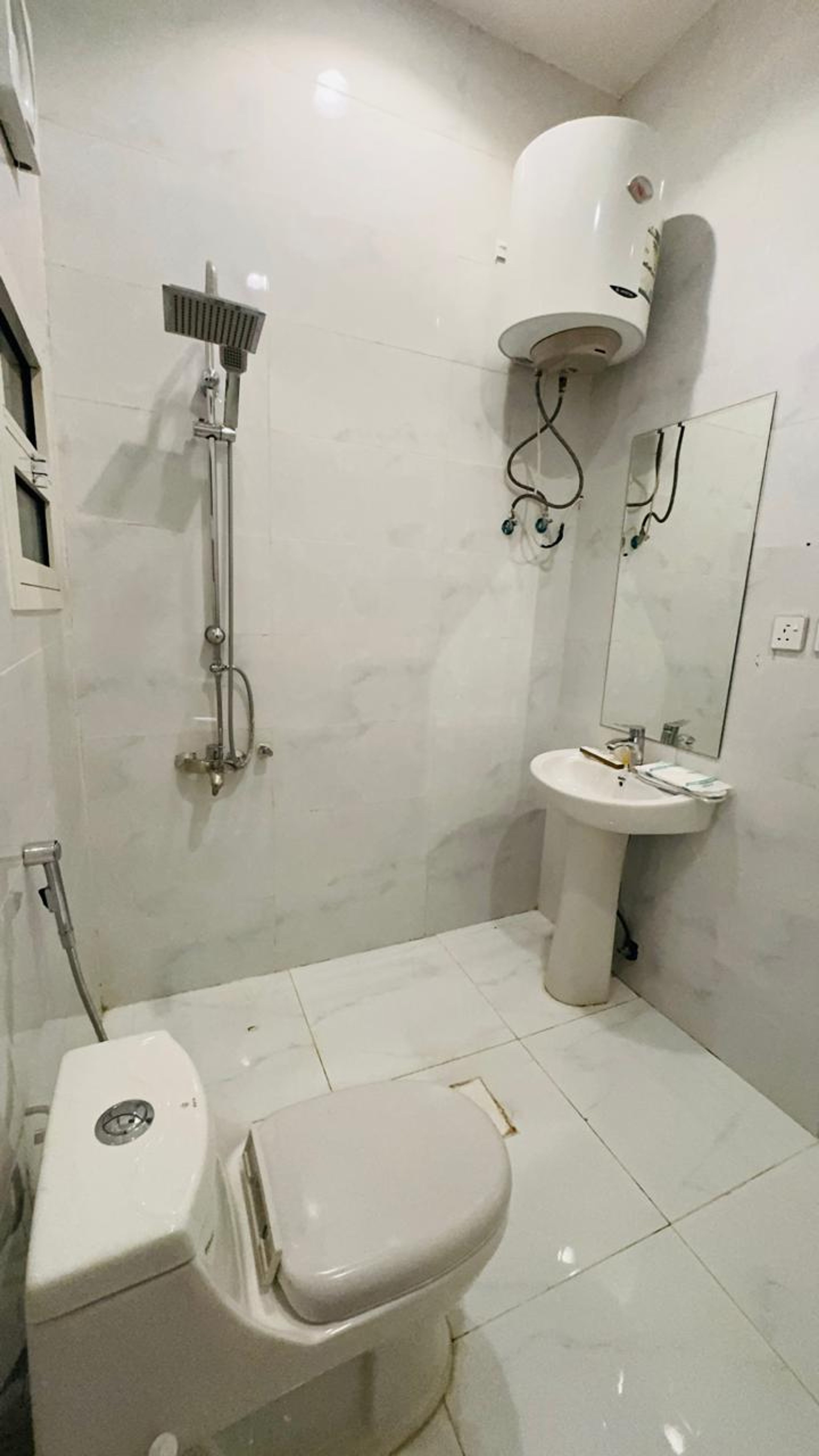 https://img.gathern.co/1400x0/1/iZOTPpAae6O3k_2bTNBzH5IcARd54jAq.jpg