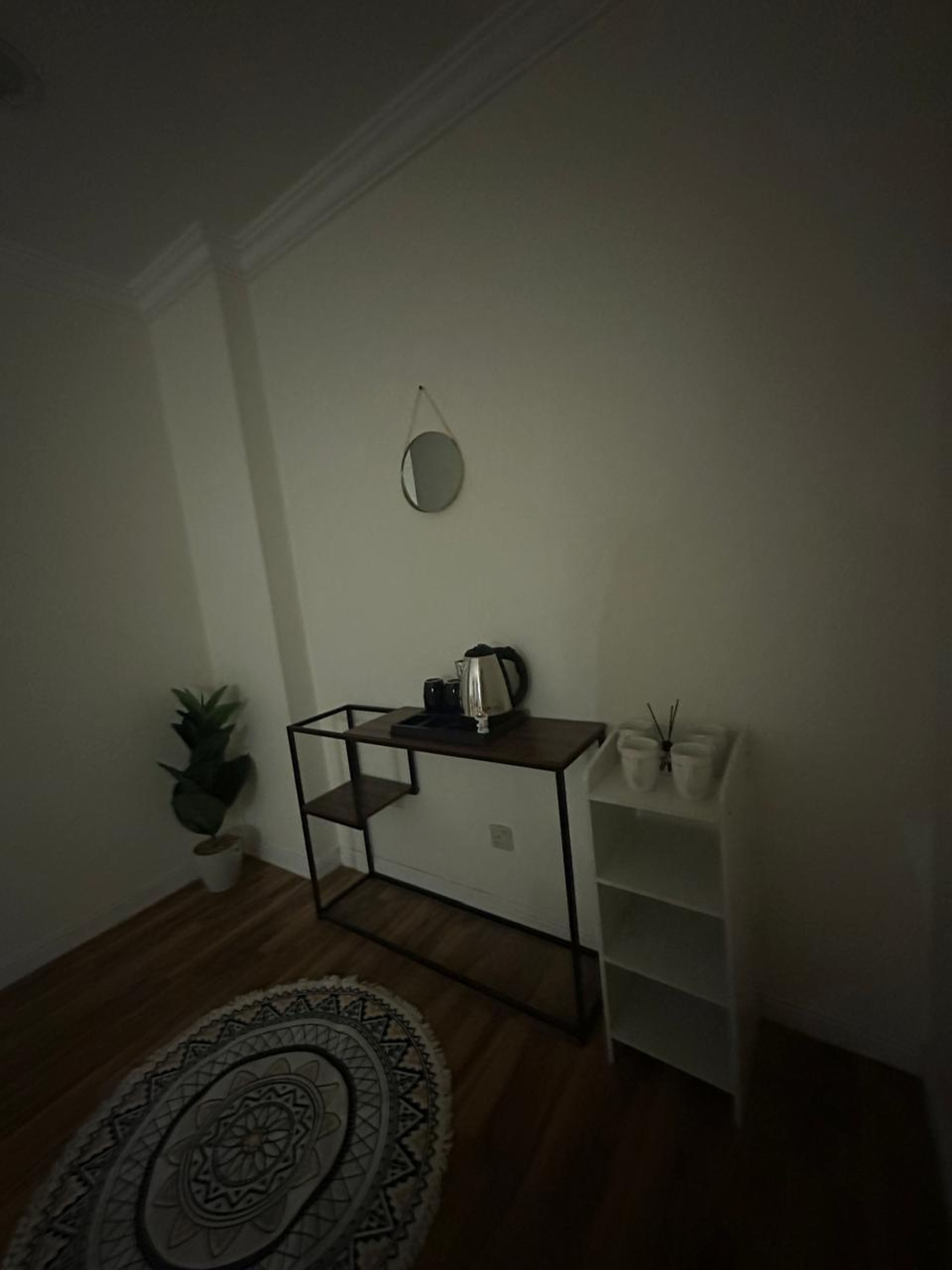 https://img.gathern.co/1400x0/1/ibSe23k-aDlaMCrsIrhb9343Kr7RYAzS.jpeg