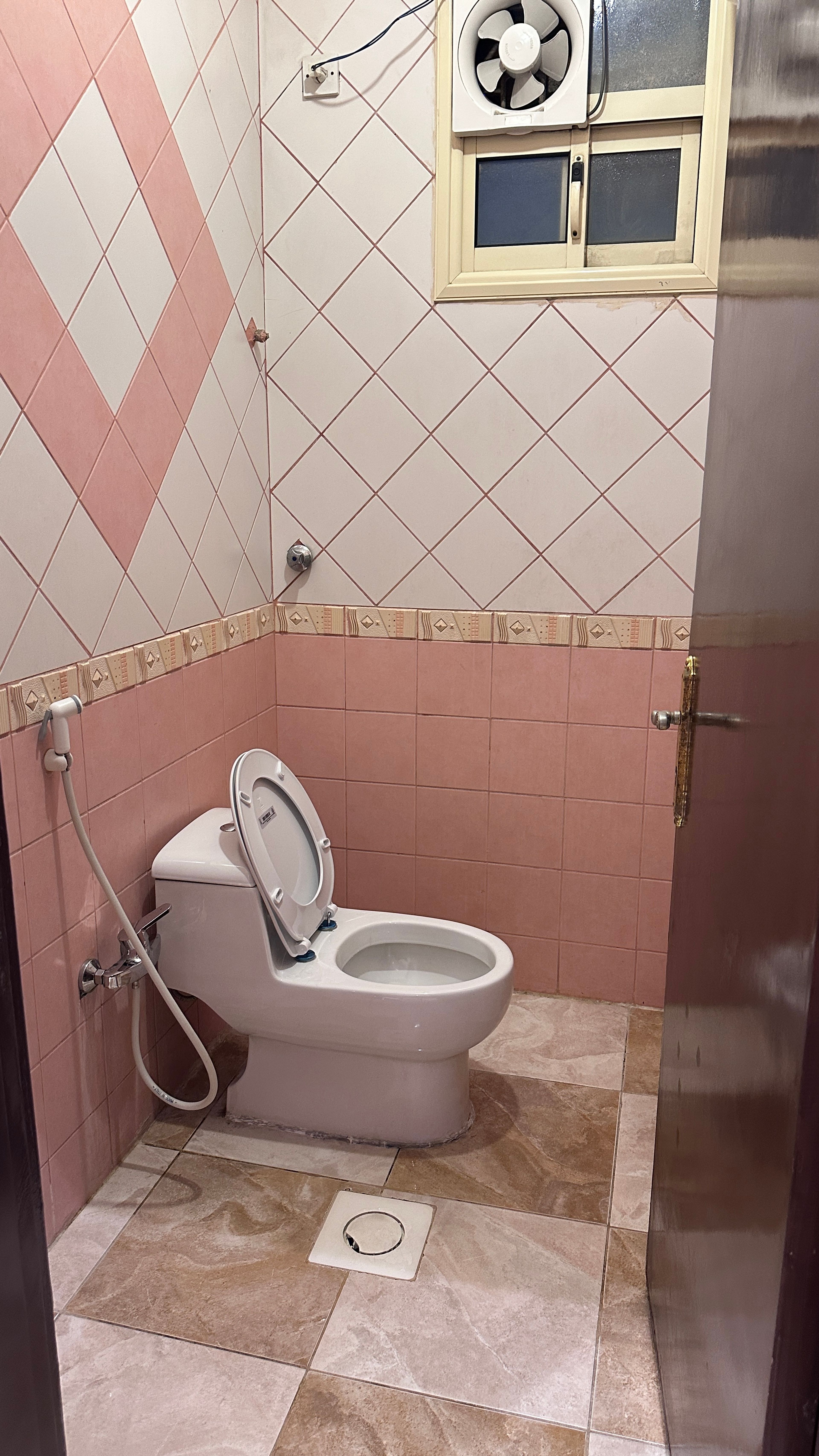 https://img.gathern.co/1024x0/1/ic8DERj05tD7vOJjiBSXfOCP1YAlTVov.jpg