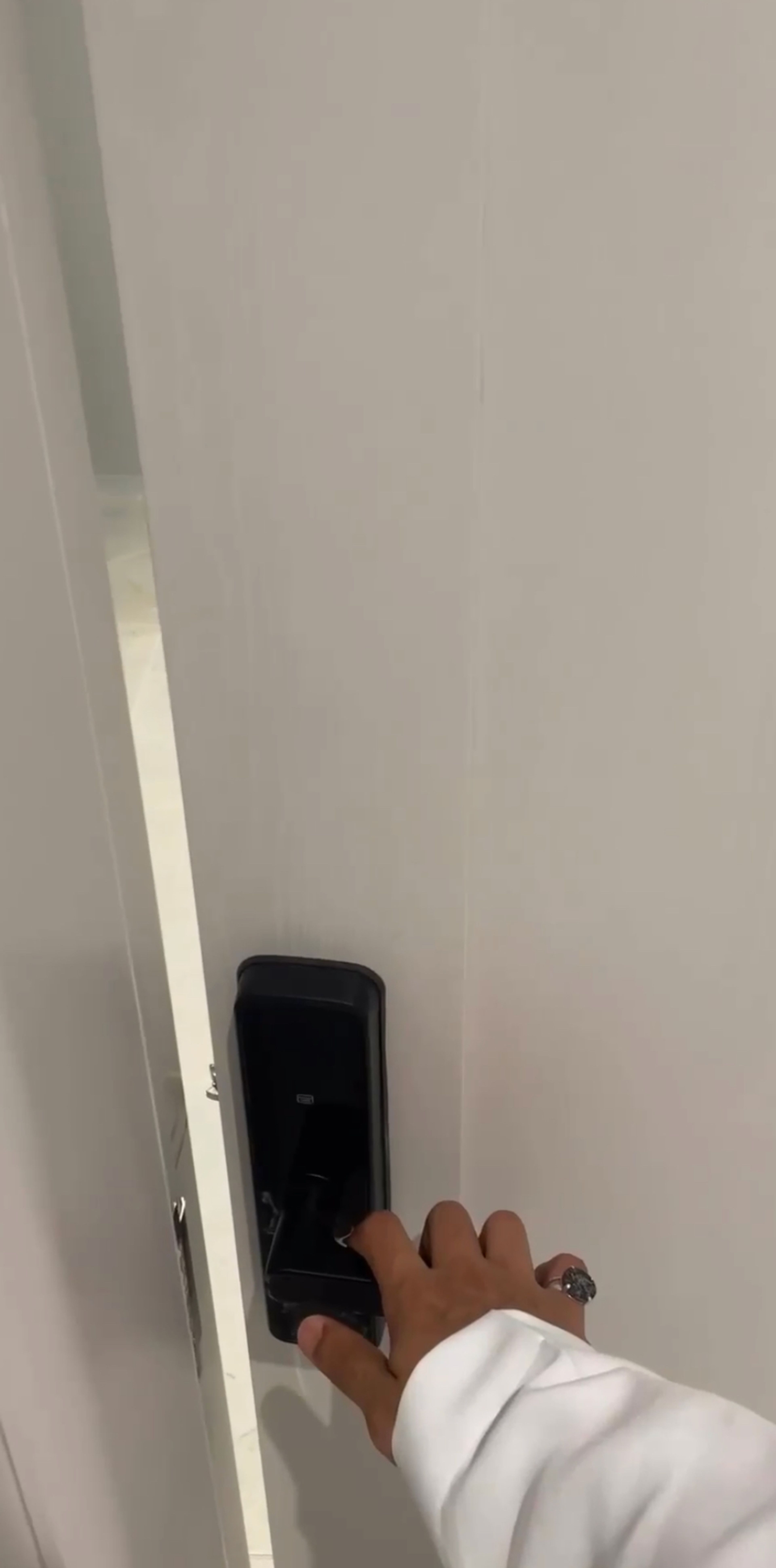 https://img.gathern.co/1400x0/1/ilWa6YyrjjG8H-0n-I5pH5W9ppEa91vi.jpeg
