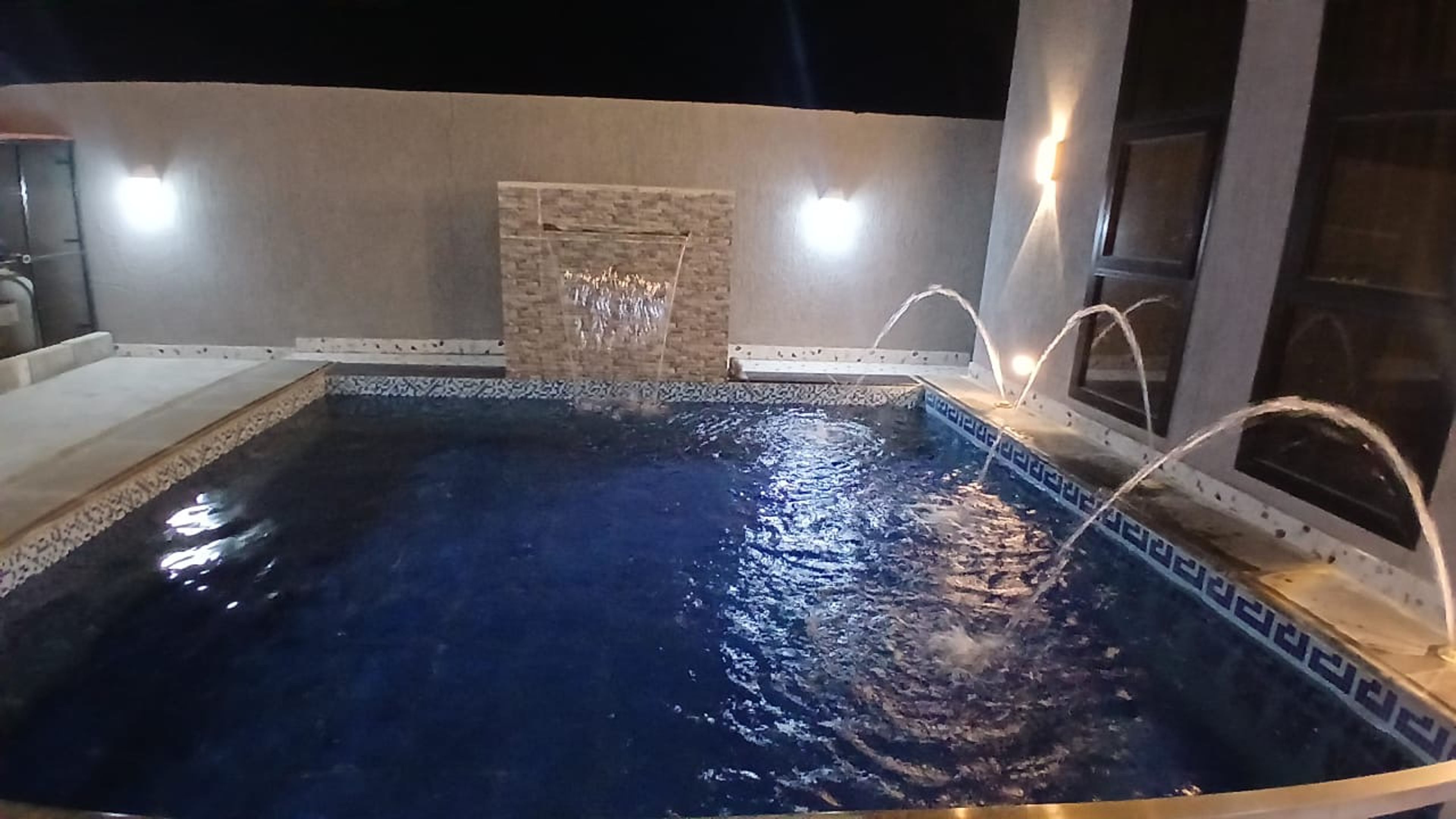 https://img.gathern.co/1400x0/1/j77c8VojS2-uPCygBI-JTFfnU2lJgYKZ.jpeg