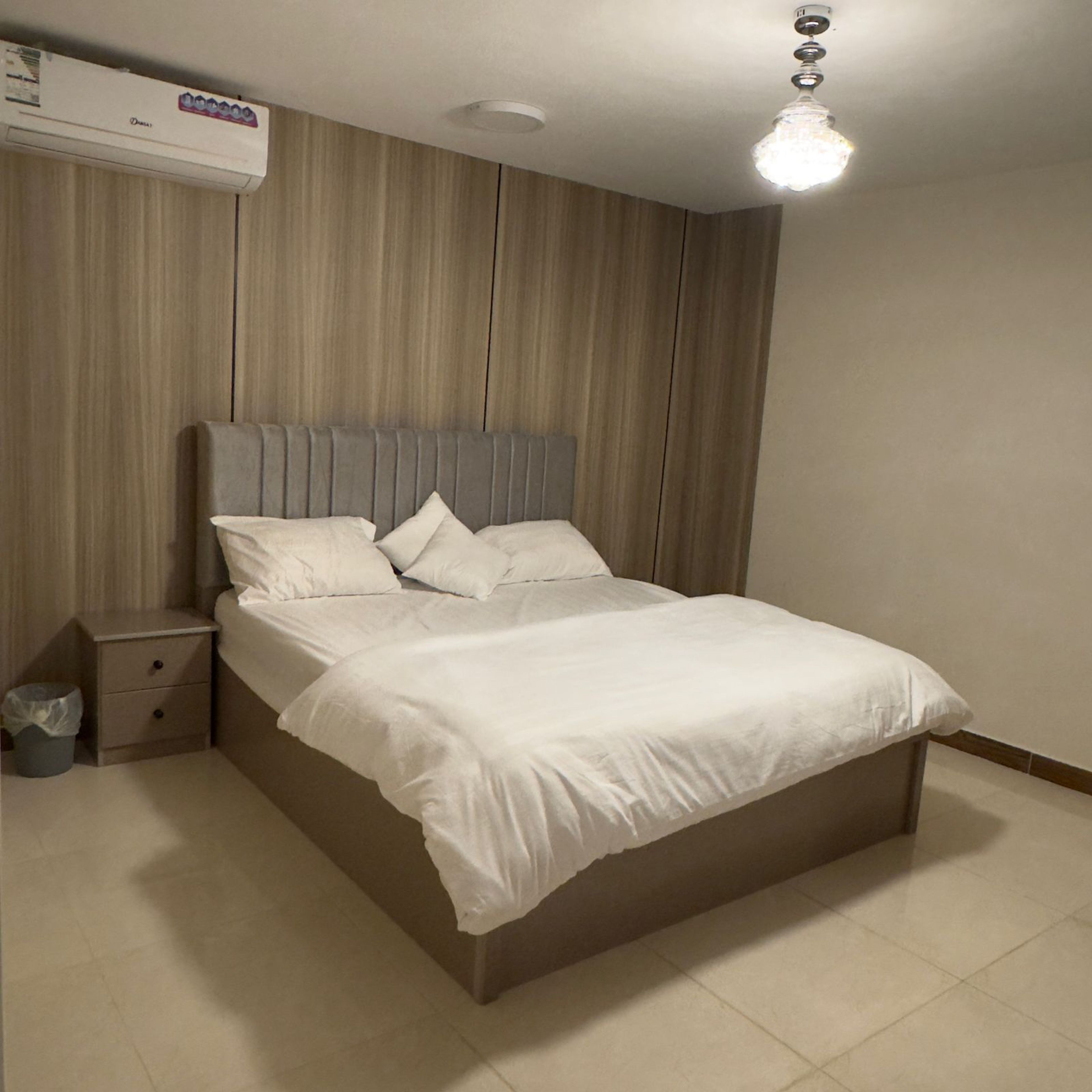 https://img.gathern.co/1400x0/1/j85U8Qg_RkLzTcZu9htKXp3EarGkk7wP.jpg