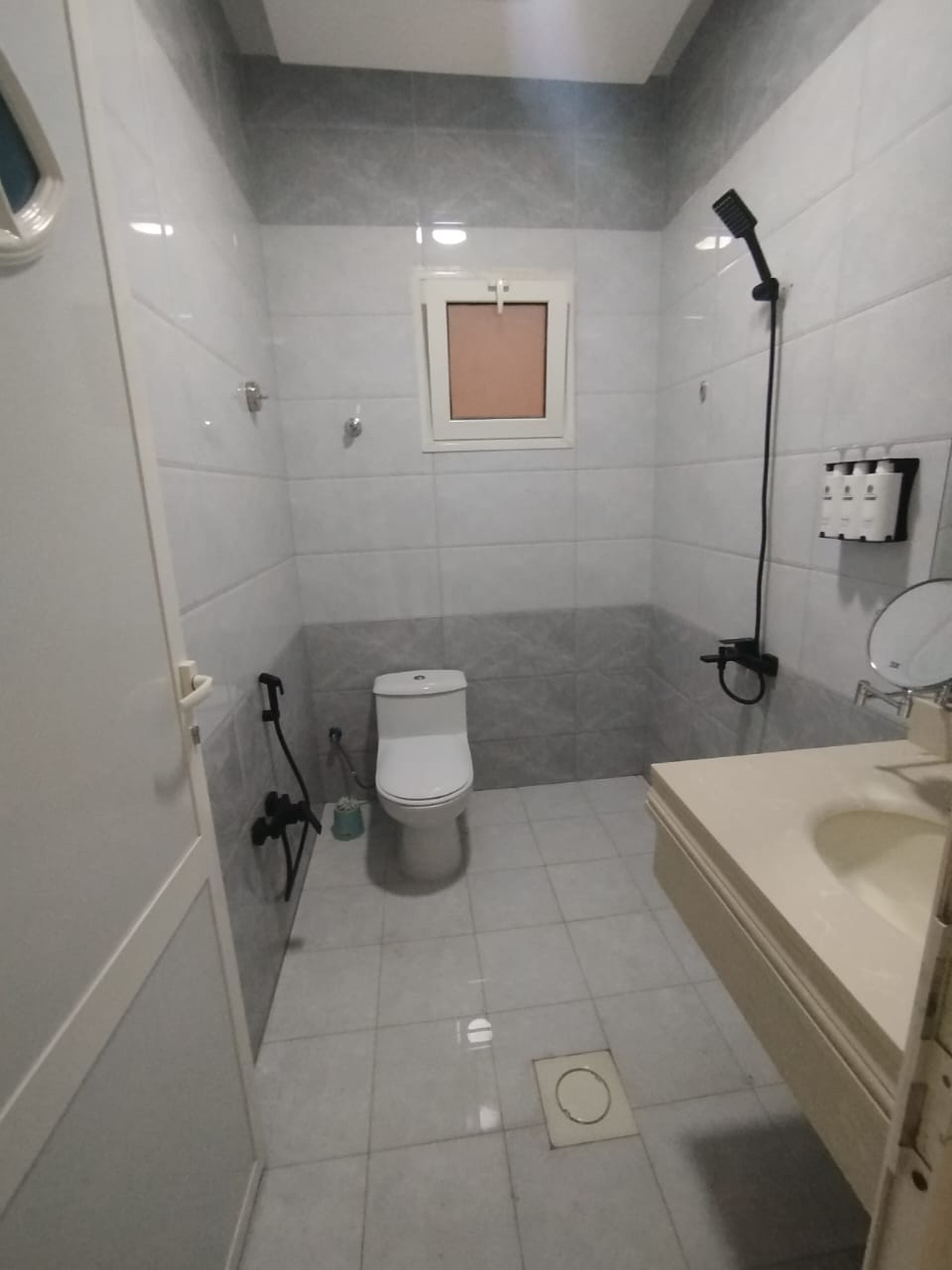 https://img.gathern.co/1400x0/1/jFx5PMSim3Z4LCz-3kk1hrZjSgrnmxmP.jpeg