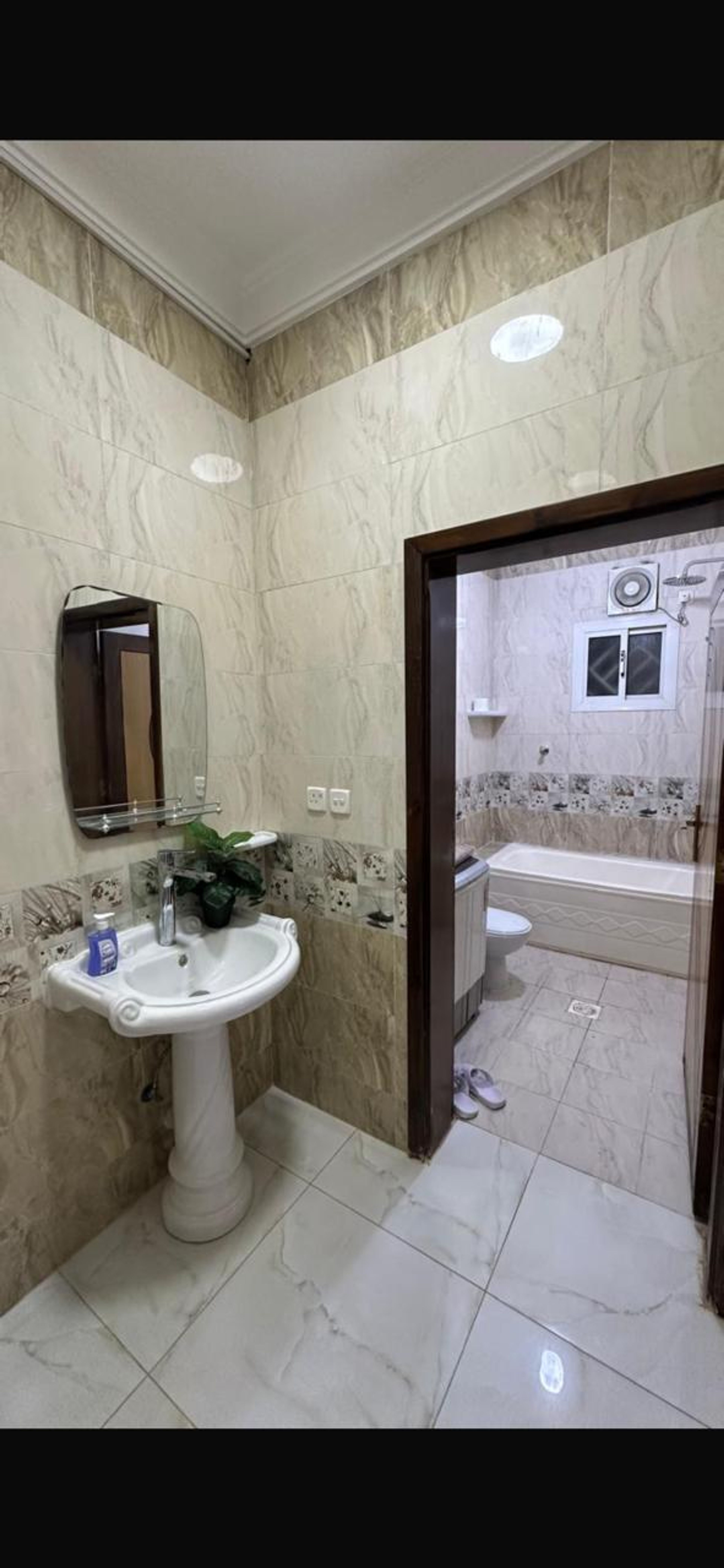 https://img.gathern.co/1400x0/1/jTCuRptYYvIFm_zWmSah6ErbLk0roaAV.jpeg