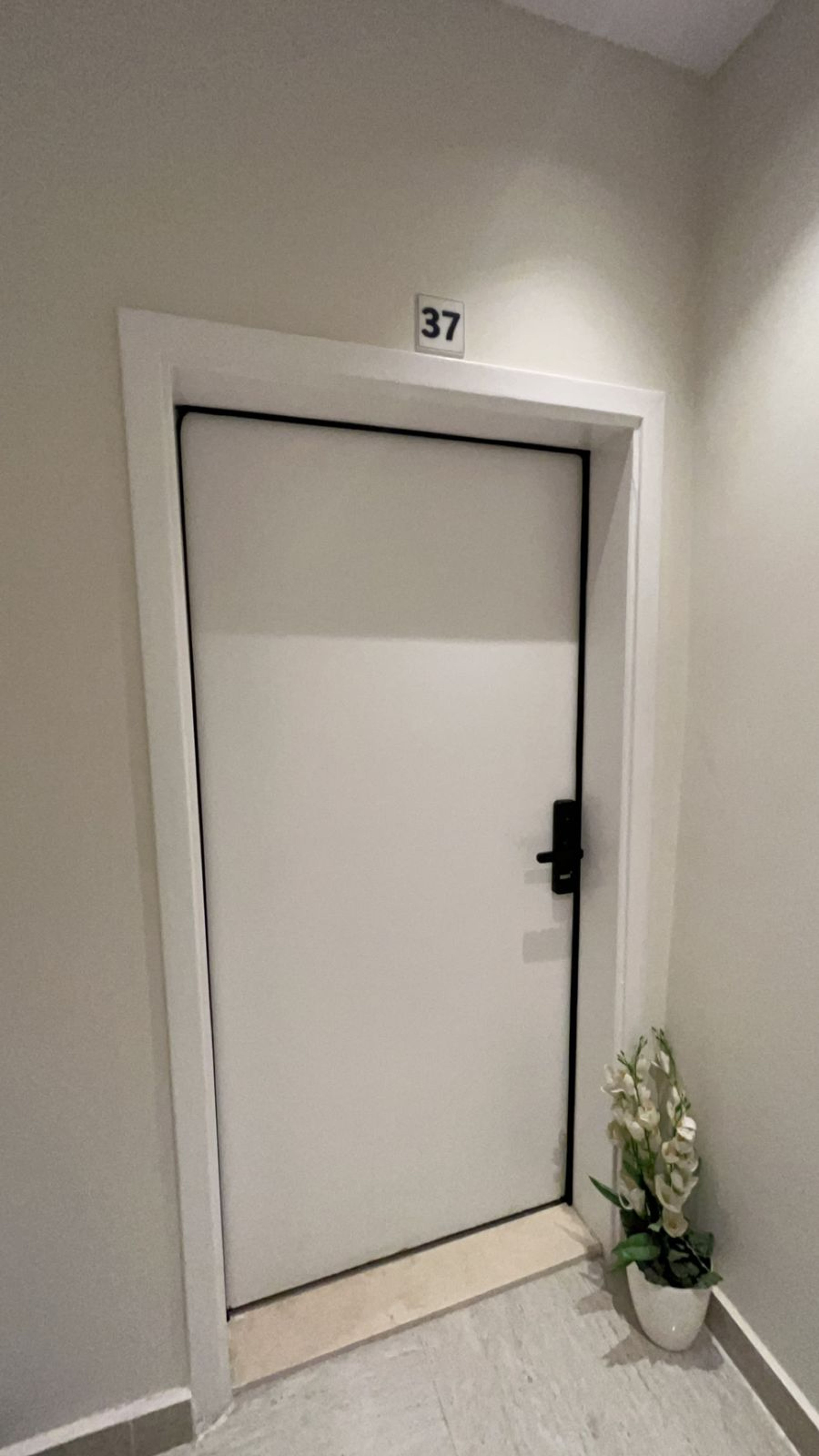 https://img.gathern.co/1400x0/1/jULynqvMfoZ_P_VSYmnyZ79-Z-OHshjL.jpeg