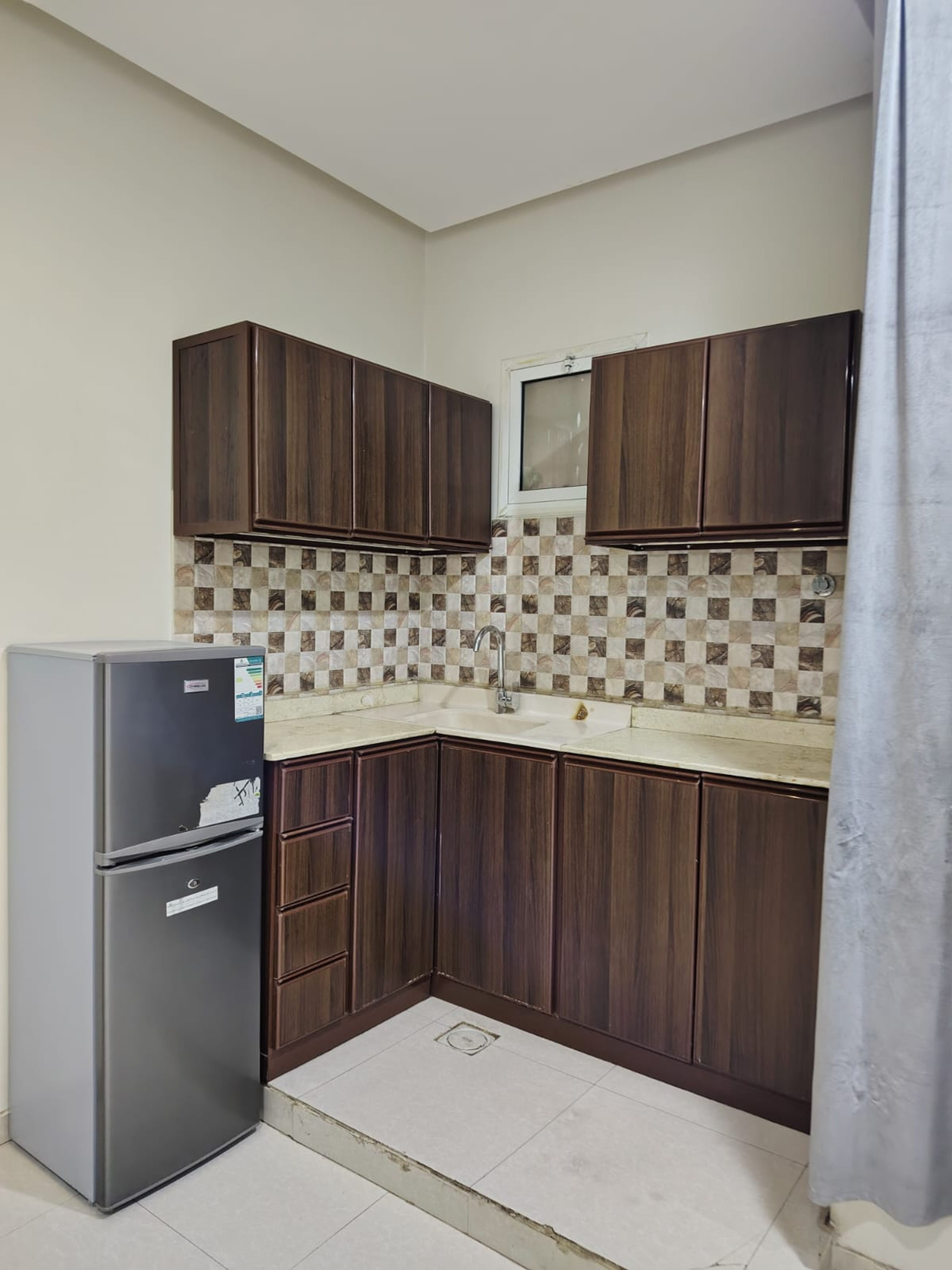 https://img.gathern.co/1024x0/1/jW6Dr1D6FKe5OiyLTS1A6tbLXsgy28jL.jpeg