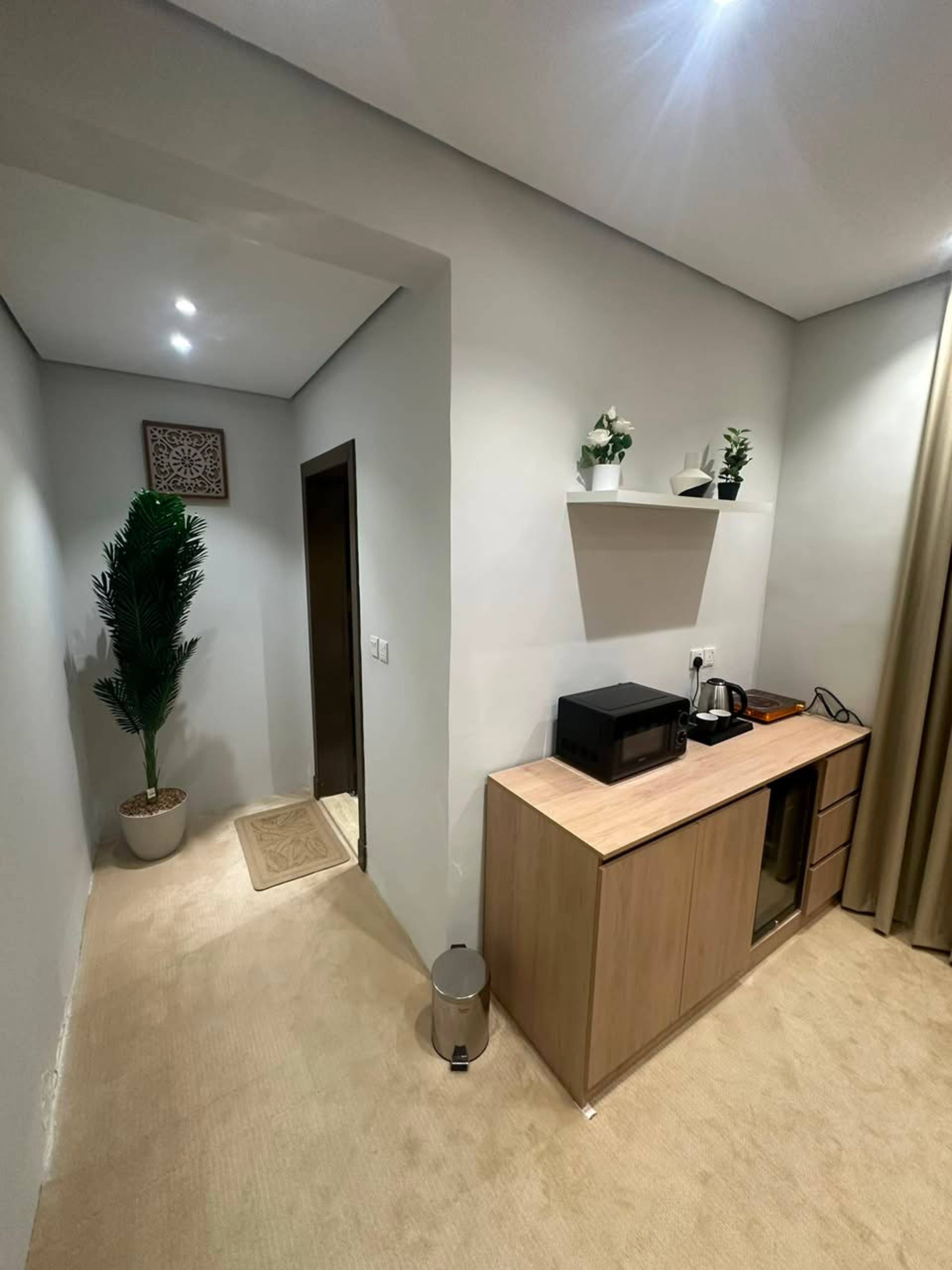 https://img.gathern.co/1024x0/1/jdYc8HoJtyjeUFfb3IBvsxal5bNobfFJ.jpeg