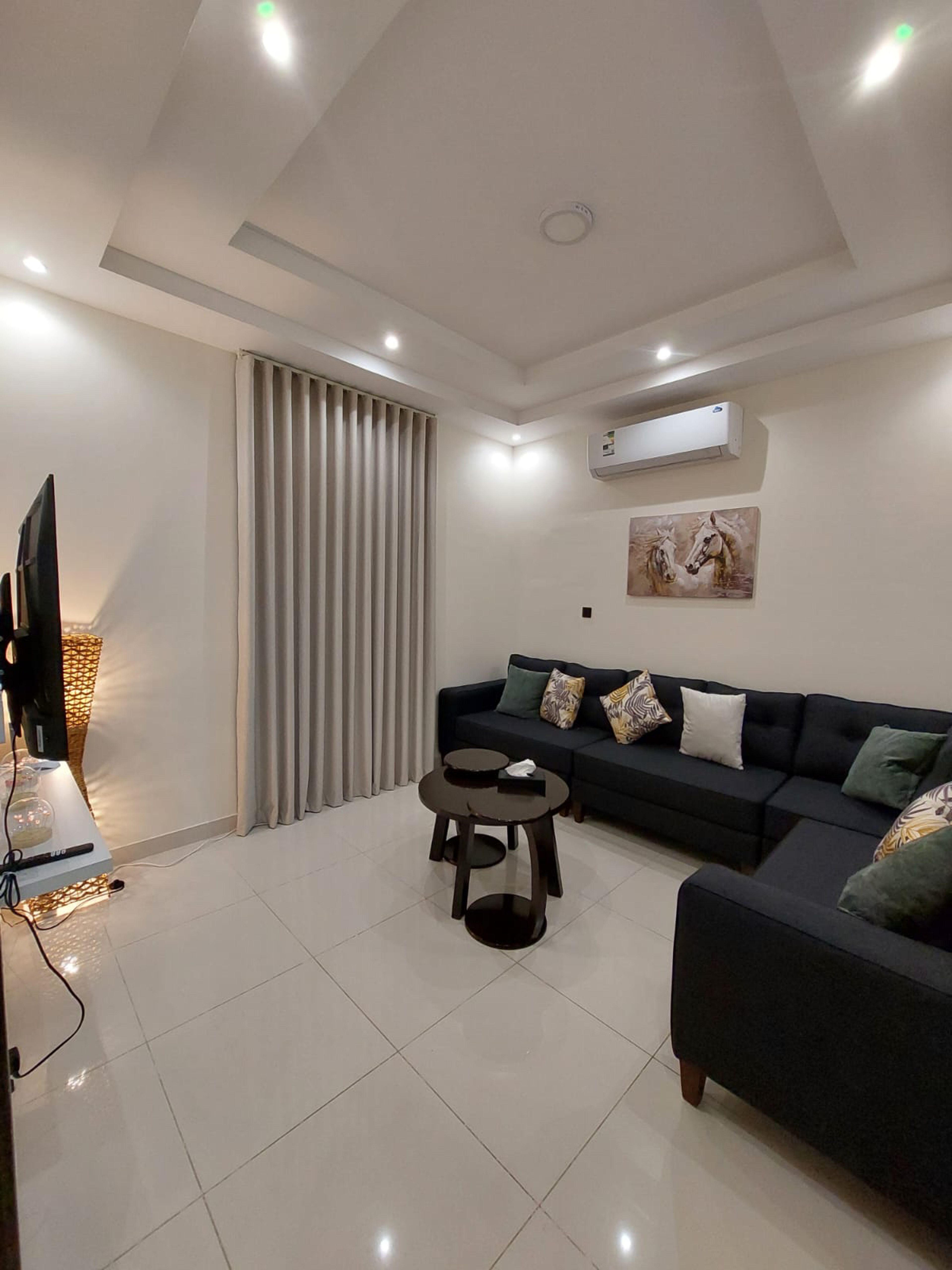 https://img.gathern.co/1400x0/1/jjUnw4kZdROZTtILnCeoeg0ne45f6UaQ.jpg