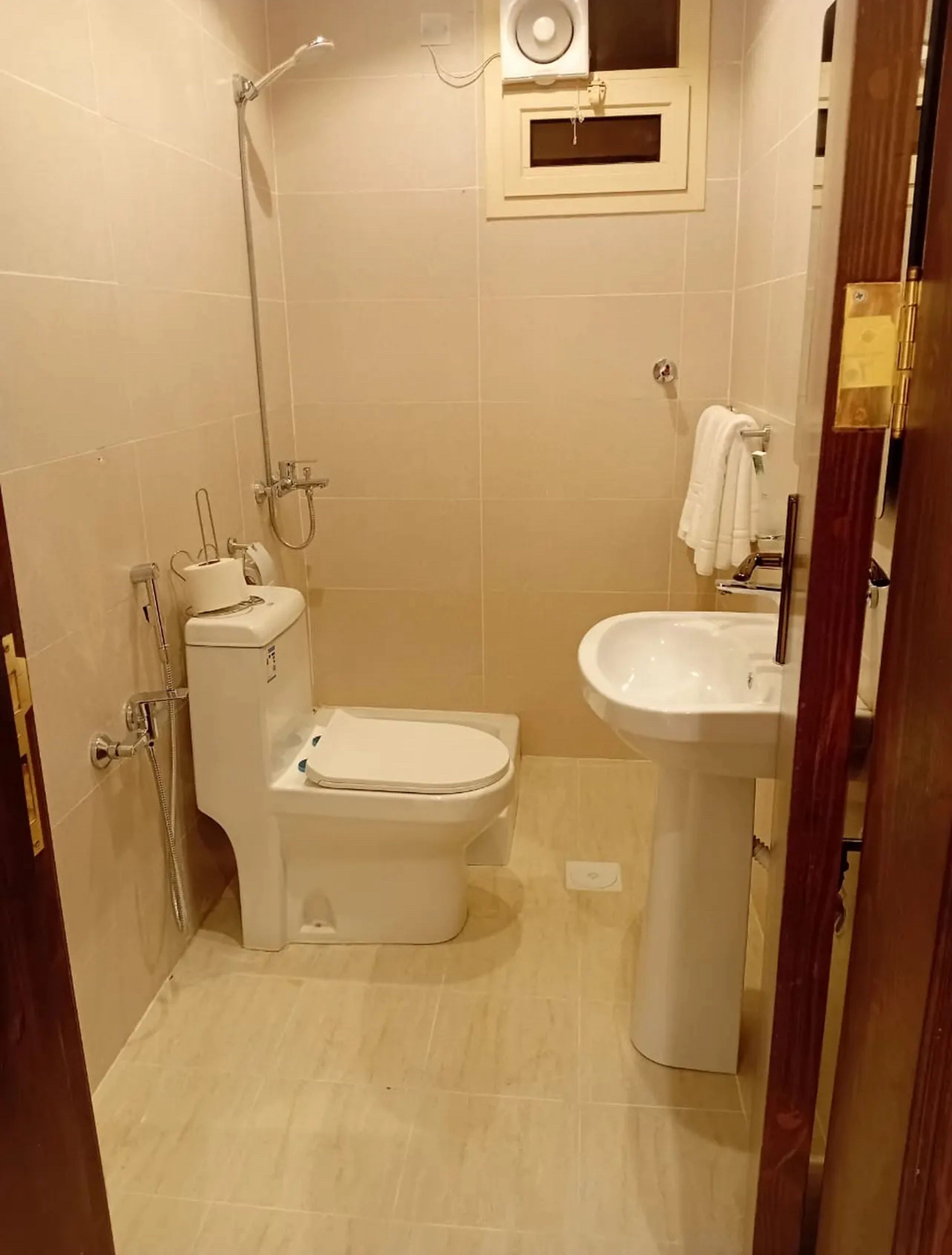 https://img.gathern.co/1400x0/1/jyLHWfT0Dh-zZF6nV213azXECWR9IrGo.jpg