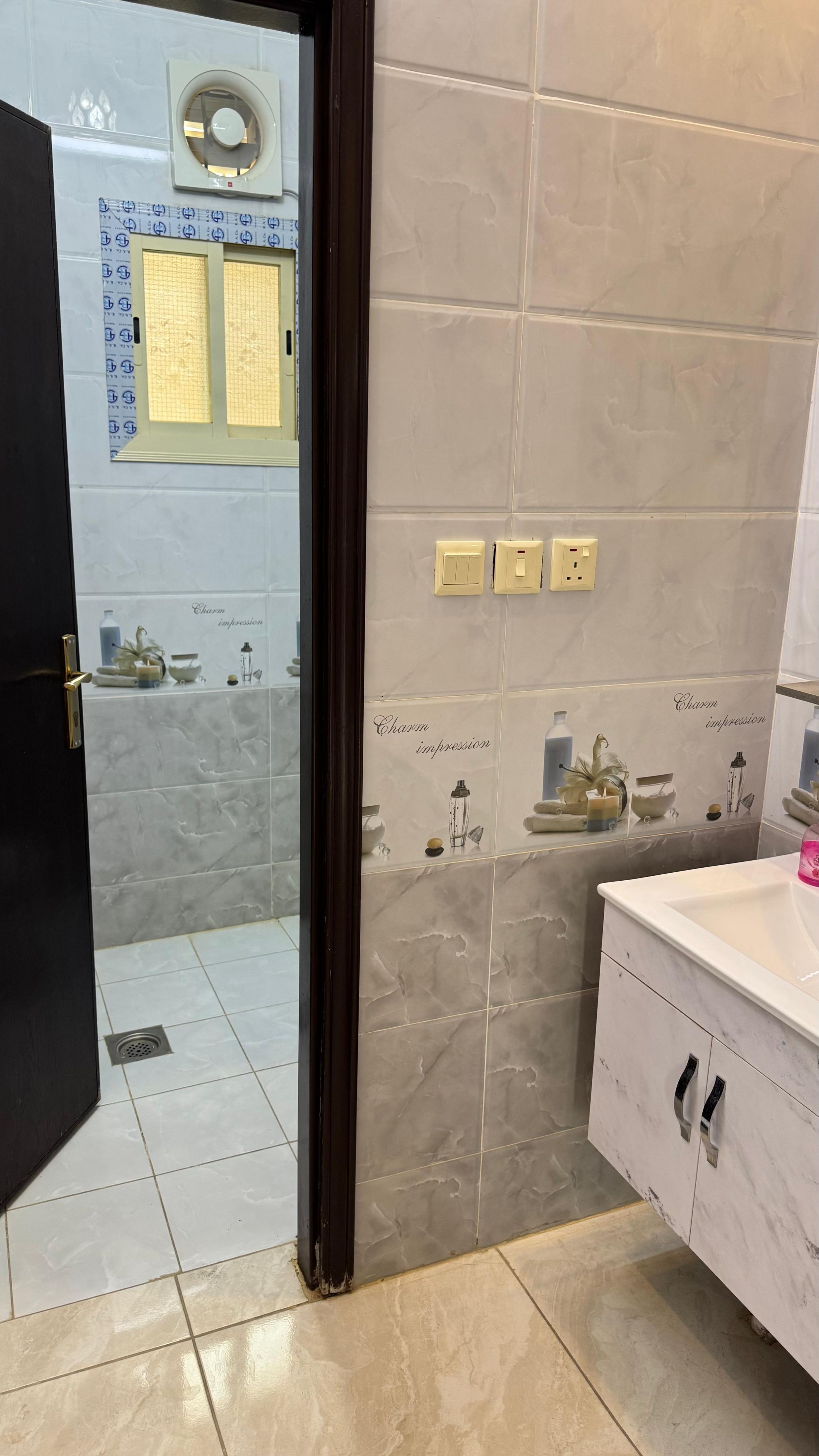 https://img.gathern.co/1400x0/1/k1QoFlr6EIE8CNIcWHluAmAaps5FxogM.jpg