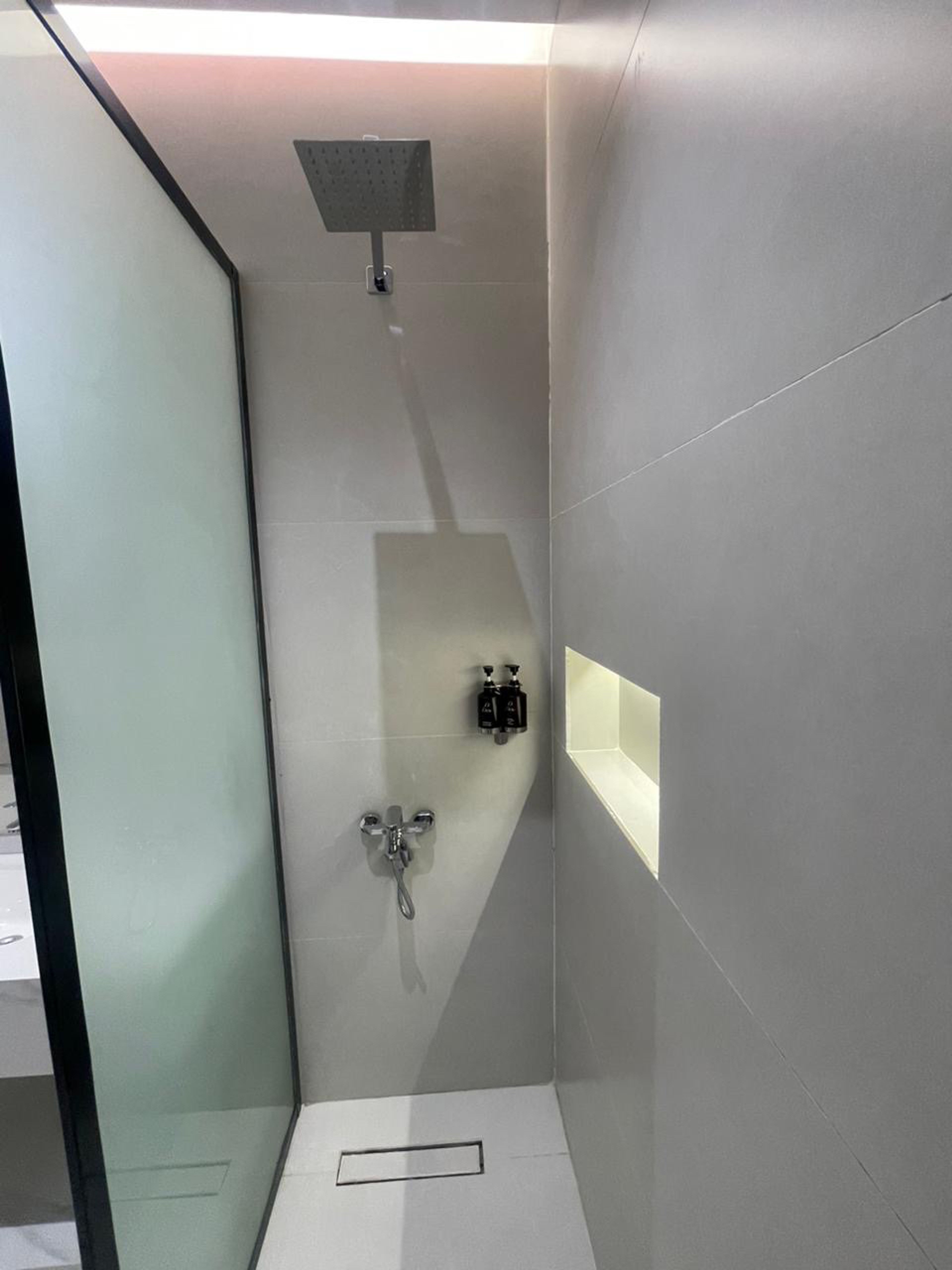 https://img.gathern.co/1400x0/1/k2TSPai295sIafgqwF7DsMictdHj2UV3.jpg