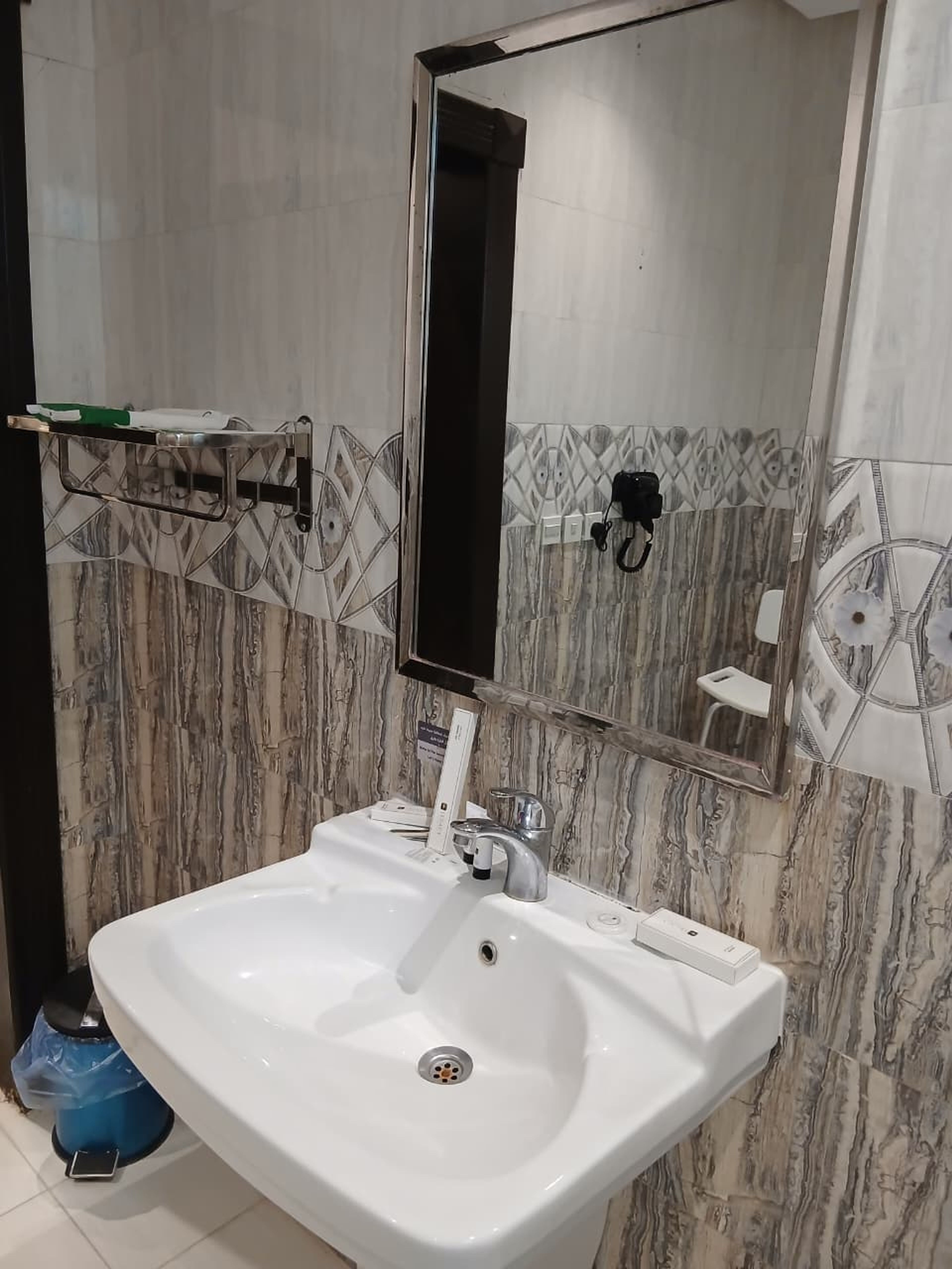 https://img.gathern.co/1024x0/1/kRRTiALqteaA0dzMatEYMQw9gqhlcuda.jpg
