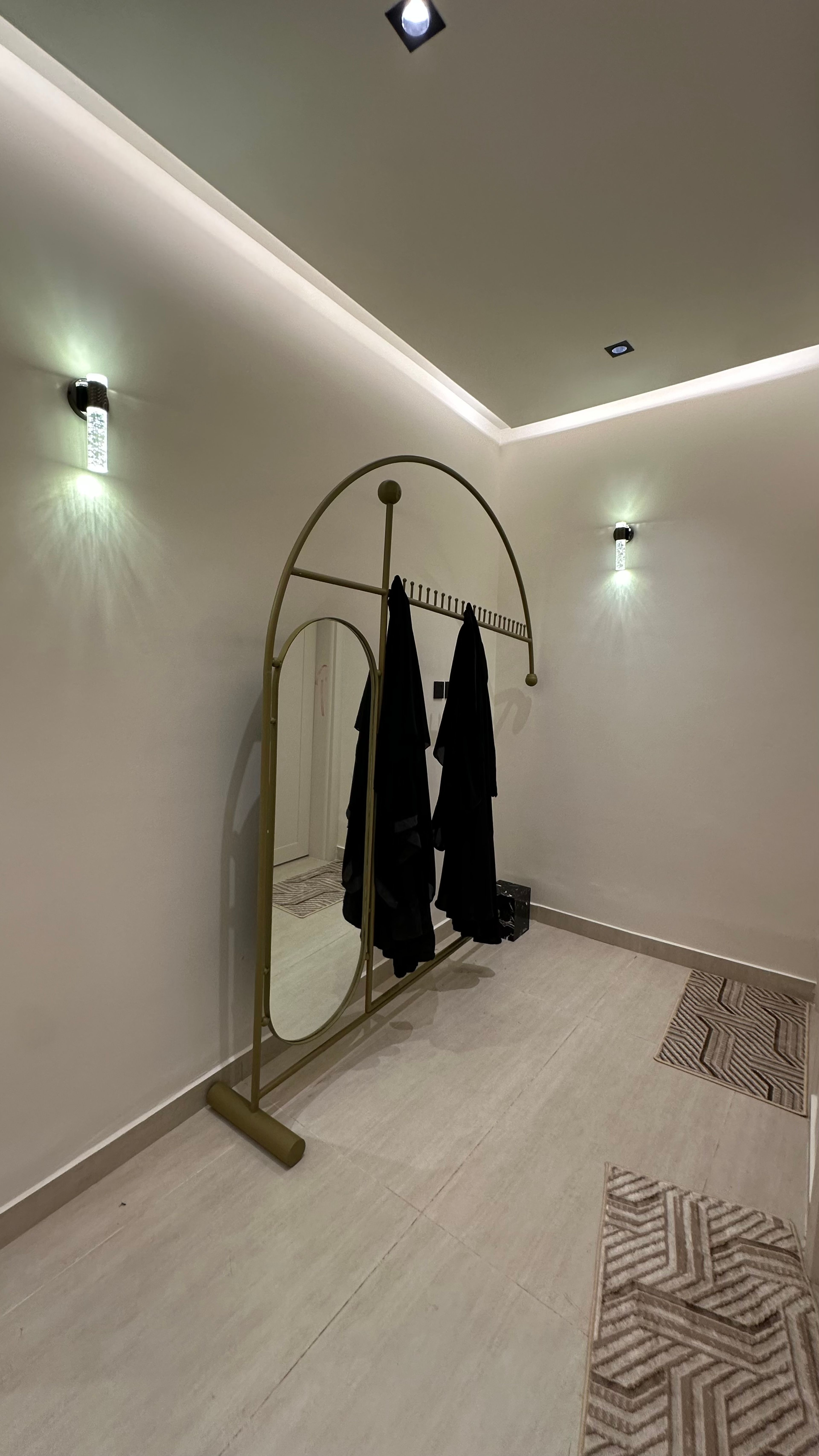 https://img.gathern.co/1024x0/1/kef2tDuhJG23YdZfJklJwkBLmI9FQf6g.jpeg