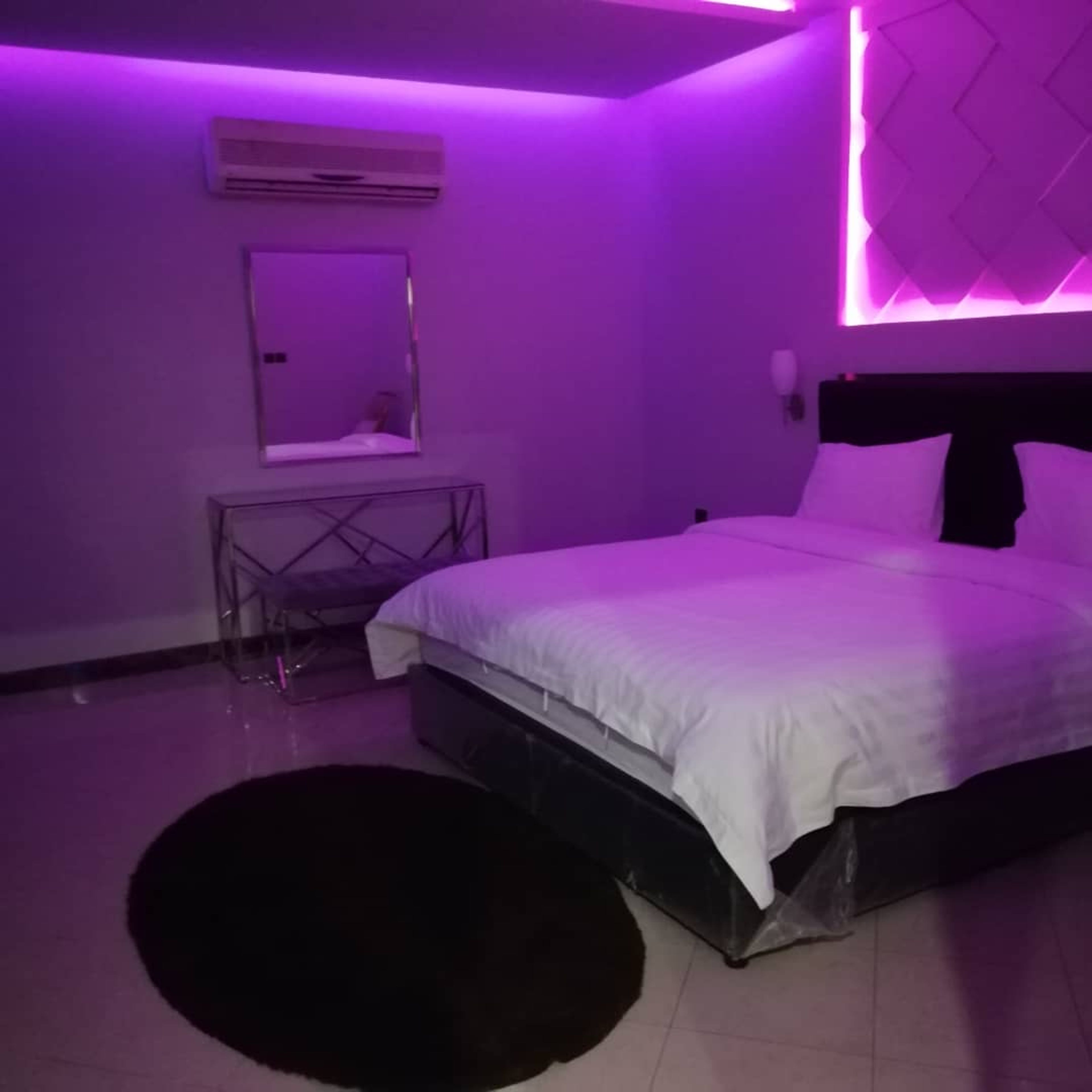 https://img.gathern.co/1400x0/1/kyIV_YDk9nkF_ROC78LzNVFWVKqIrXcH.jpeg