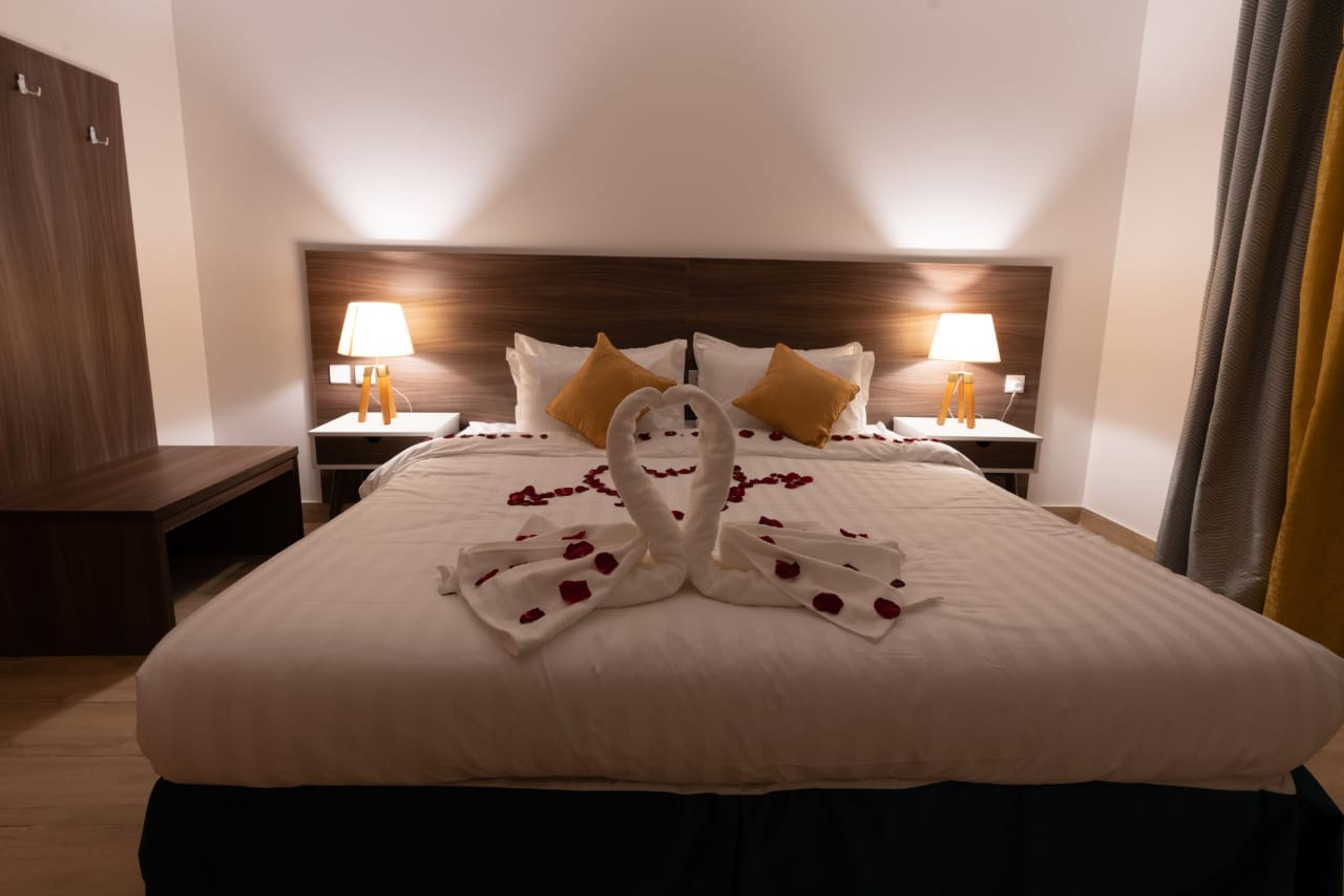 https://img.gathern.co/1400x0/1/l1Q5j0Xct6wnIiSogDwntXMb5MGWMRuE.jpg