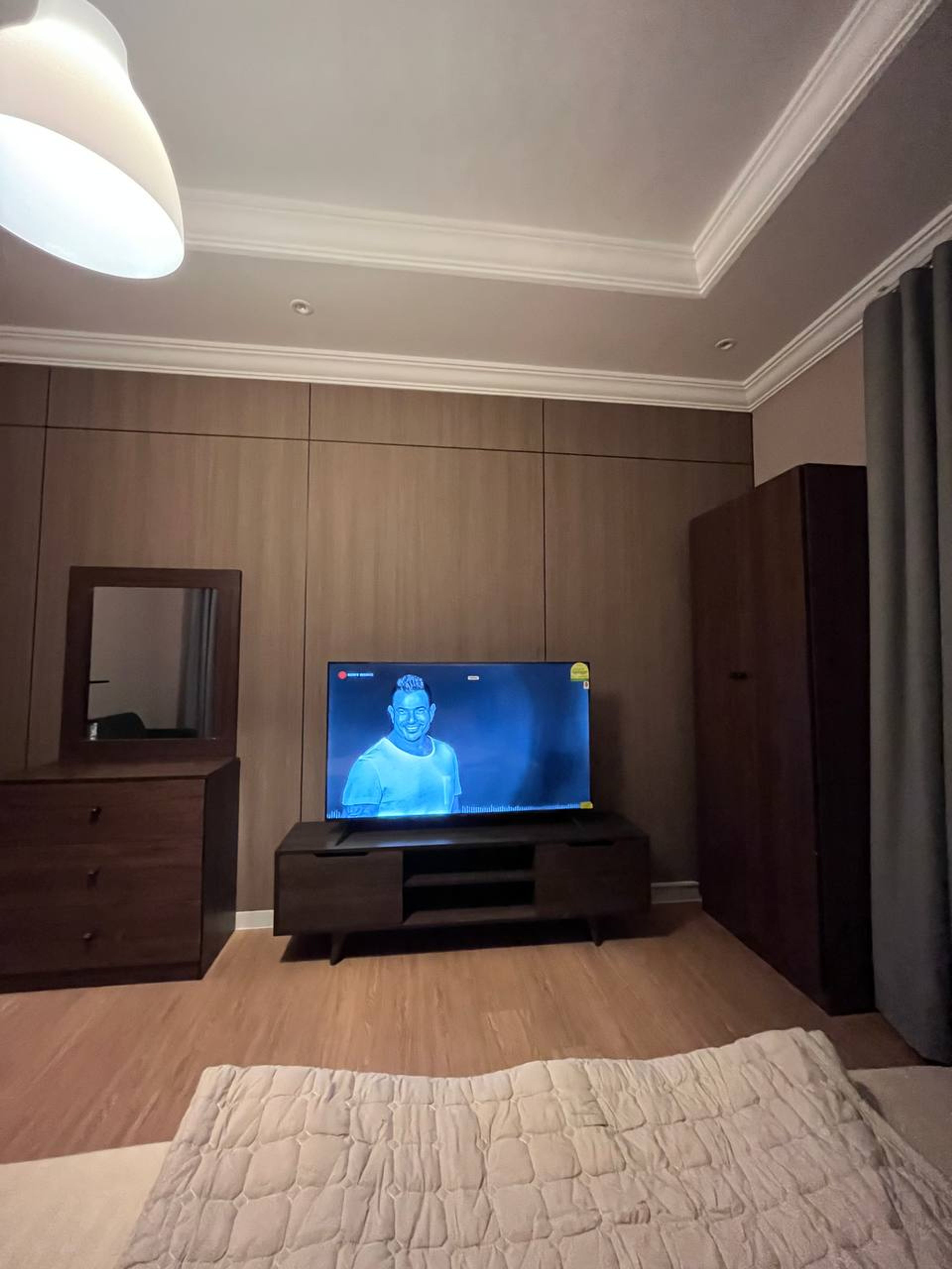 https://img.gathern.co/1400x0/1/l2OUFOnYw8bQq3FwzFJXez4hqkpQceY5.jpg
