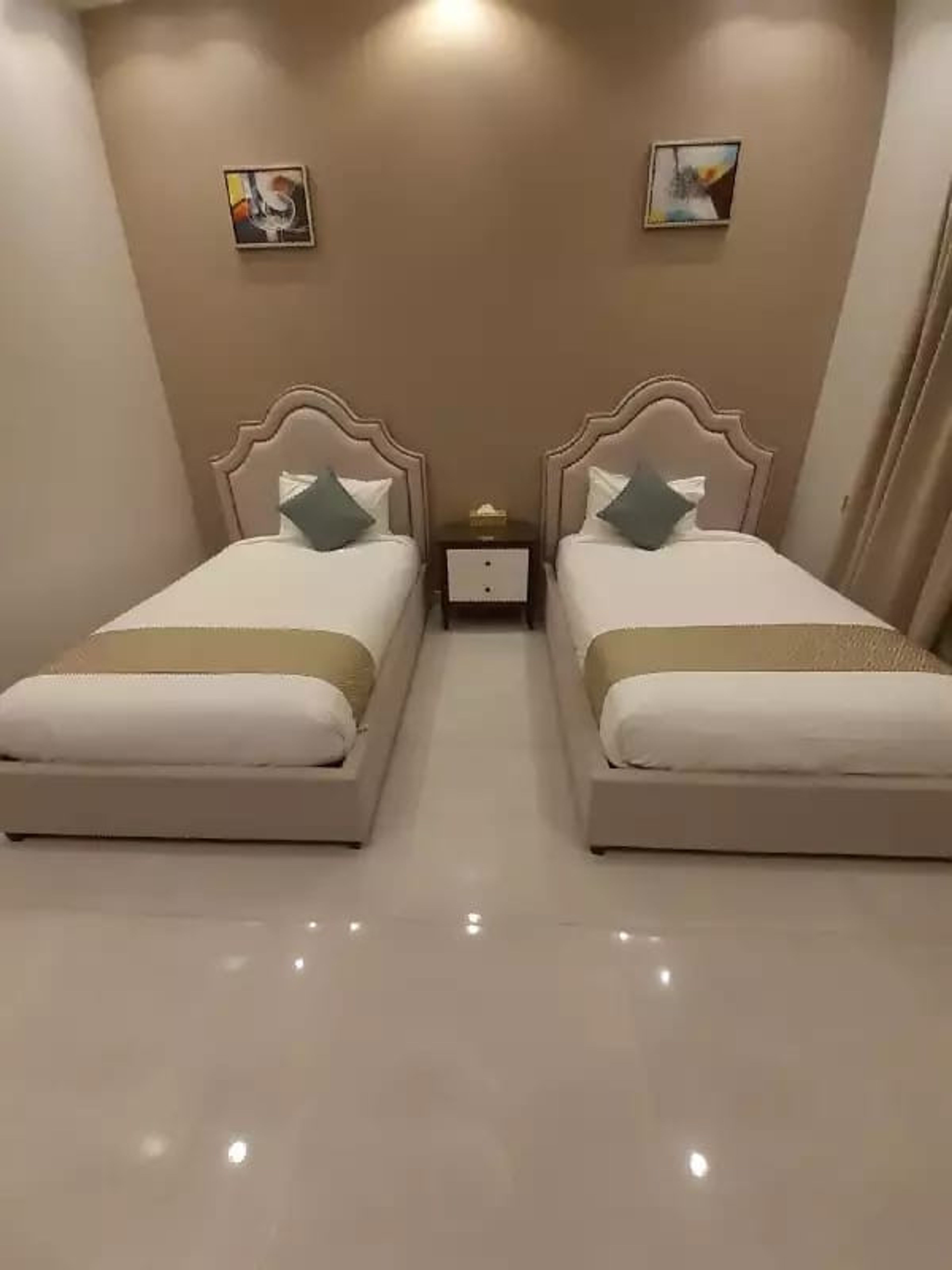 https://img.gathern.co/1400x0/1/lCfdMZLOtoWq8yFg8dT0bpVllbPXQ04q.jpg