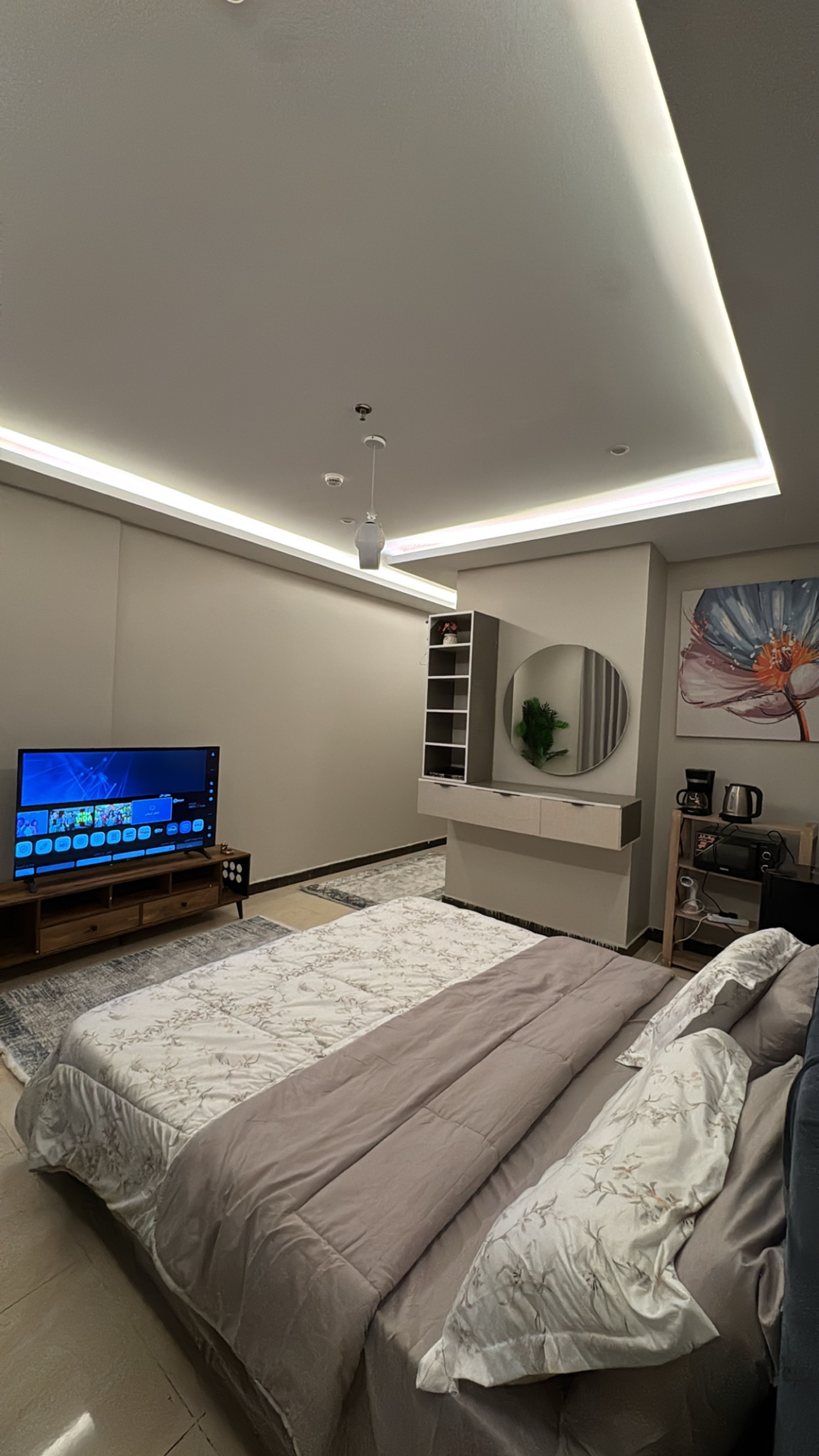 https://img.gathern.co/1400x0/1/lCo-vMnFb8oajzWSqIRANgFyN1W1tCOE.jpg