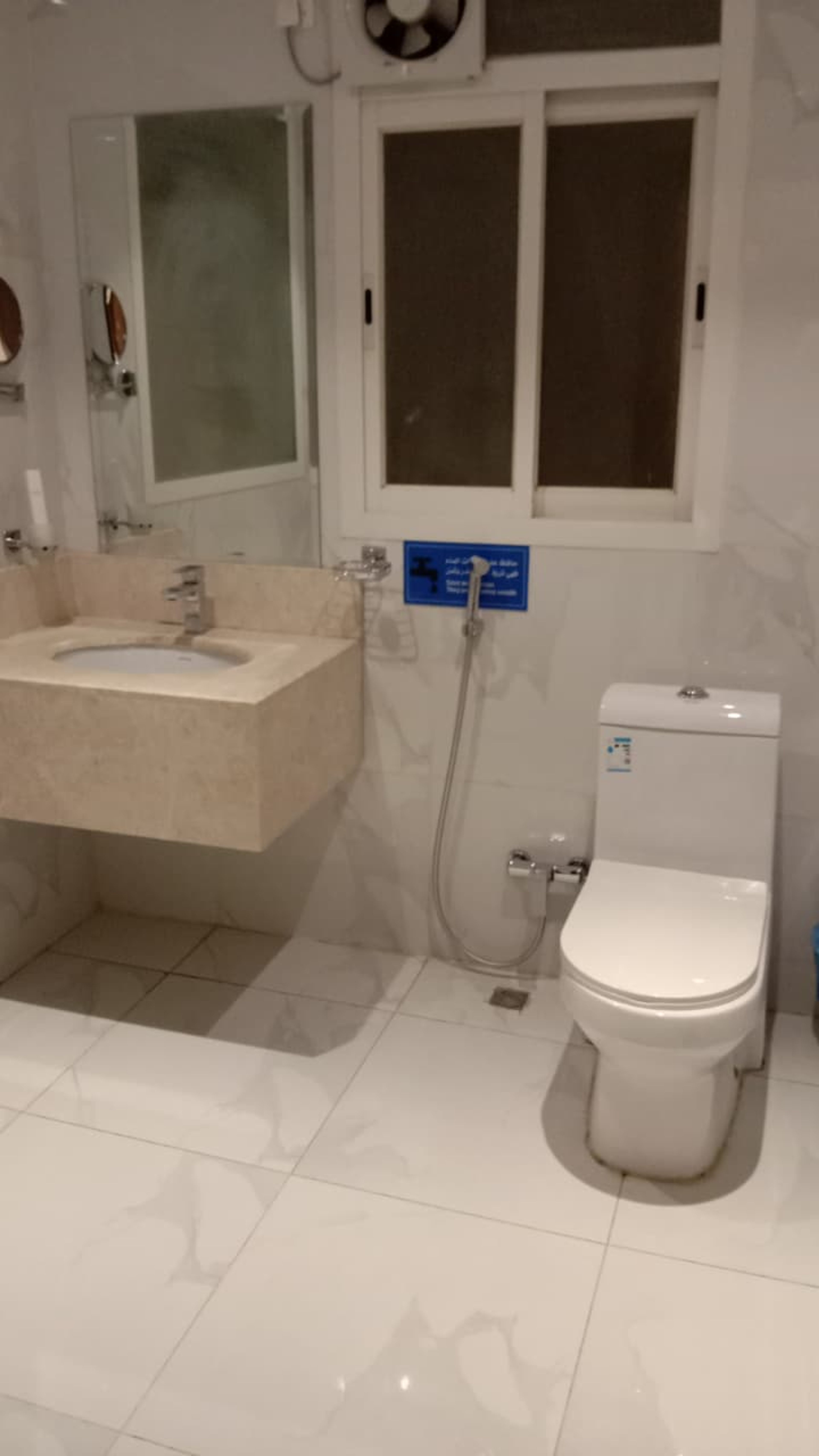 https://img.gathern.co/1400x0/1/lF6r6Wo7rIX83NO-wk8YUxYb64ij7Ly6.jpeg