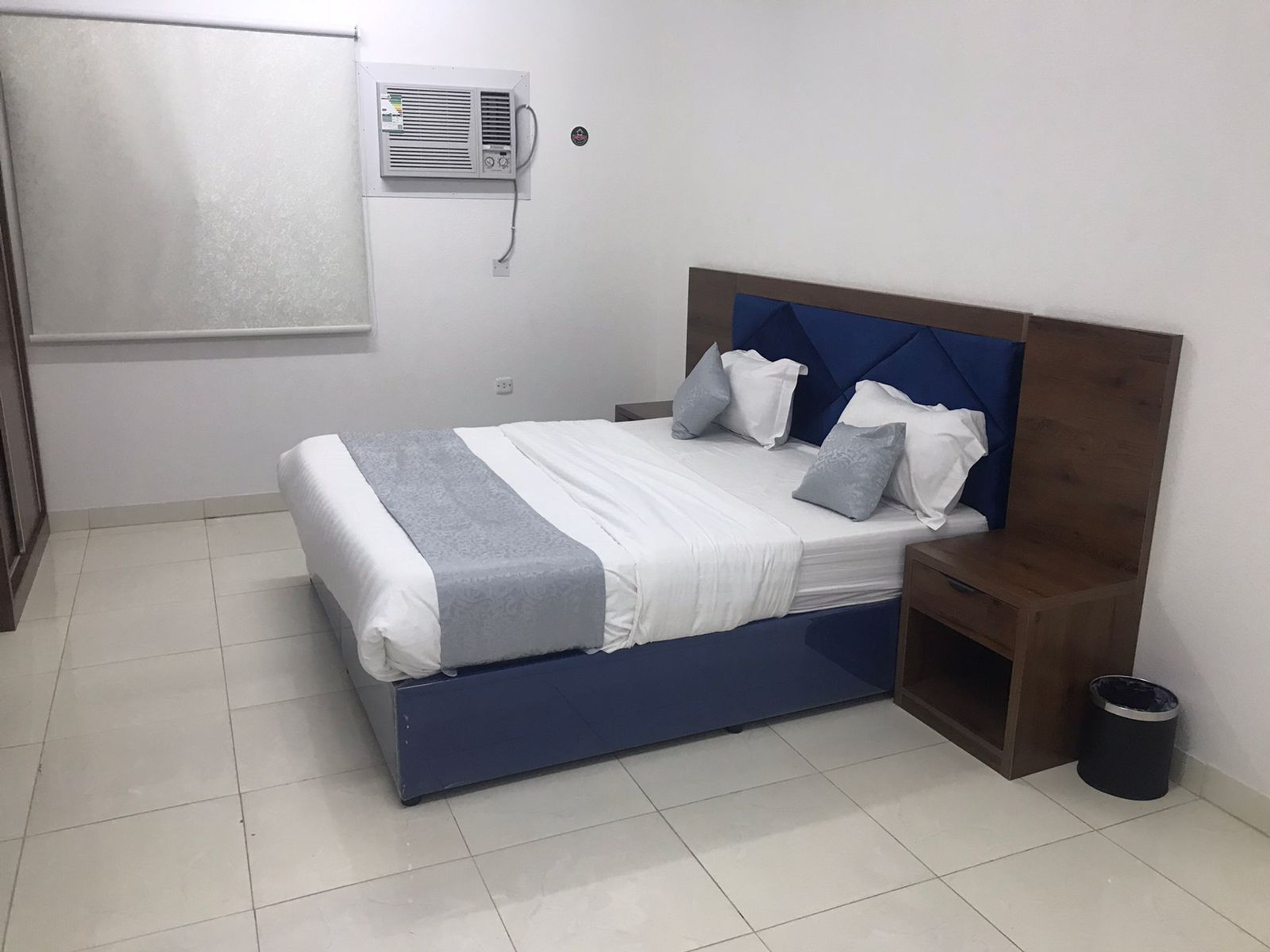 https://img.gathern.co/1400x0/1/lHB4Af-BD0pvcFJUfrkhpxk7li2ZucO4.jpg