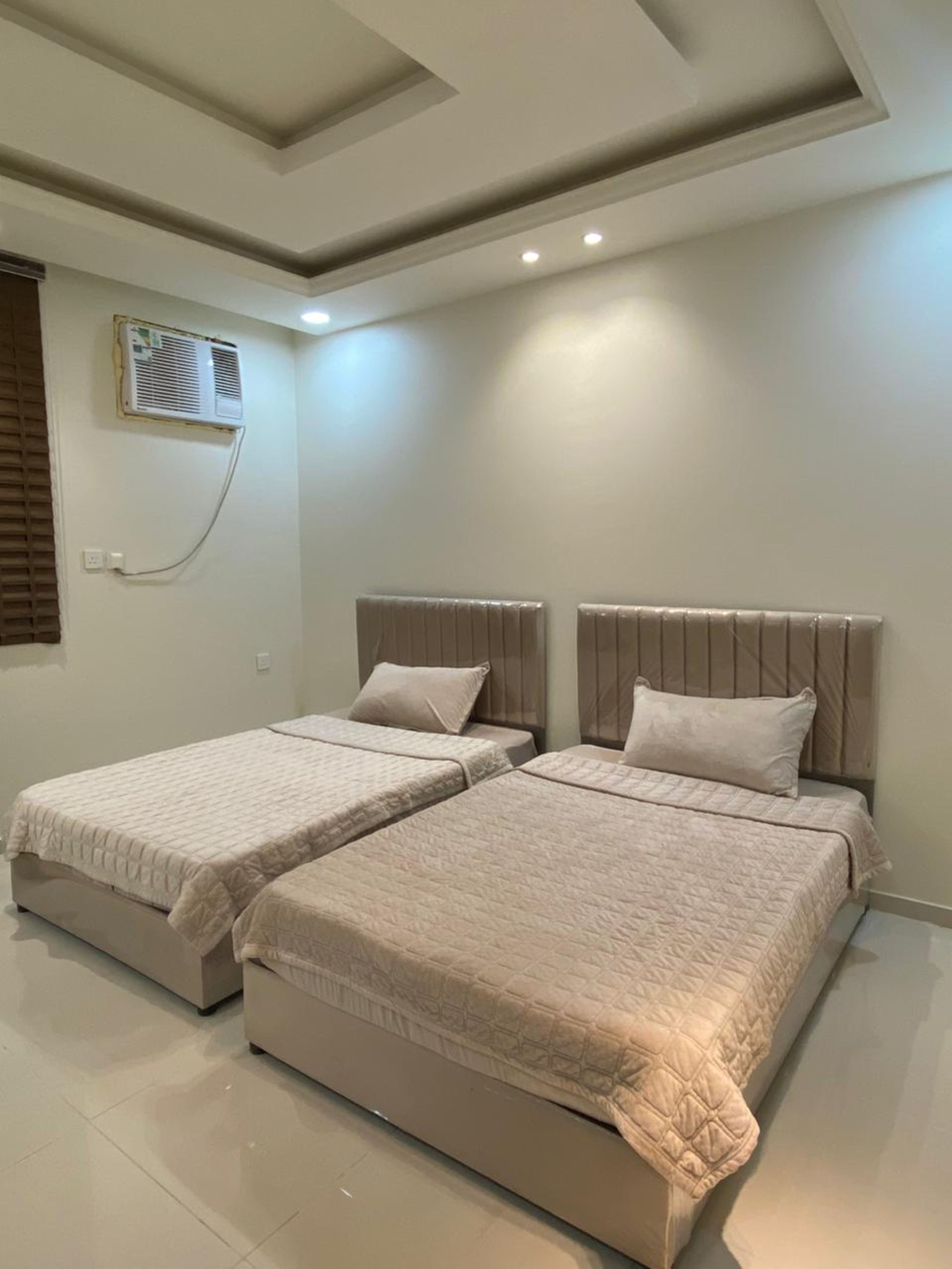 https://img.gathern.co/1400x0/1/lPg3TbwGUPpPJe1dly3hkG5HP_9ct5k7.jpeg