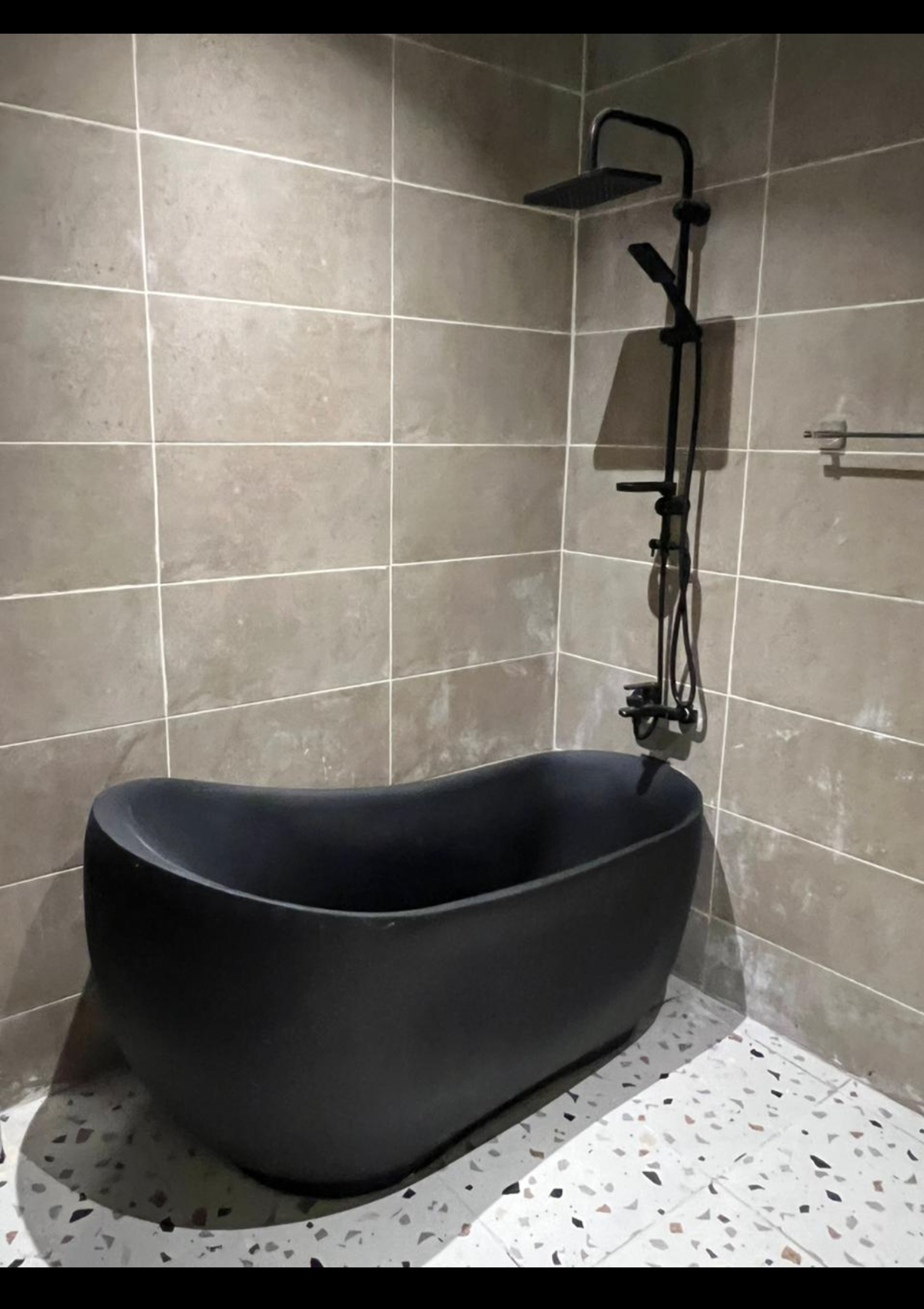 https://img.gathern.co/1400x0/1/laf8OitXjfHdNdVaPverb8qJTLFR6M3J.jpg