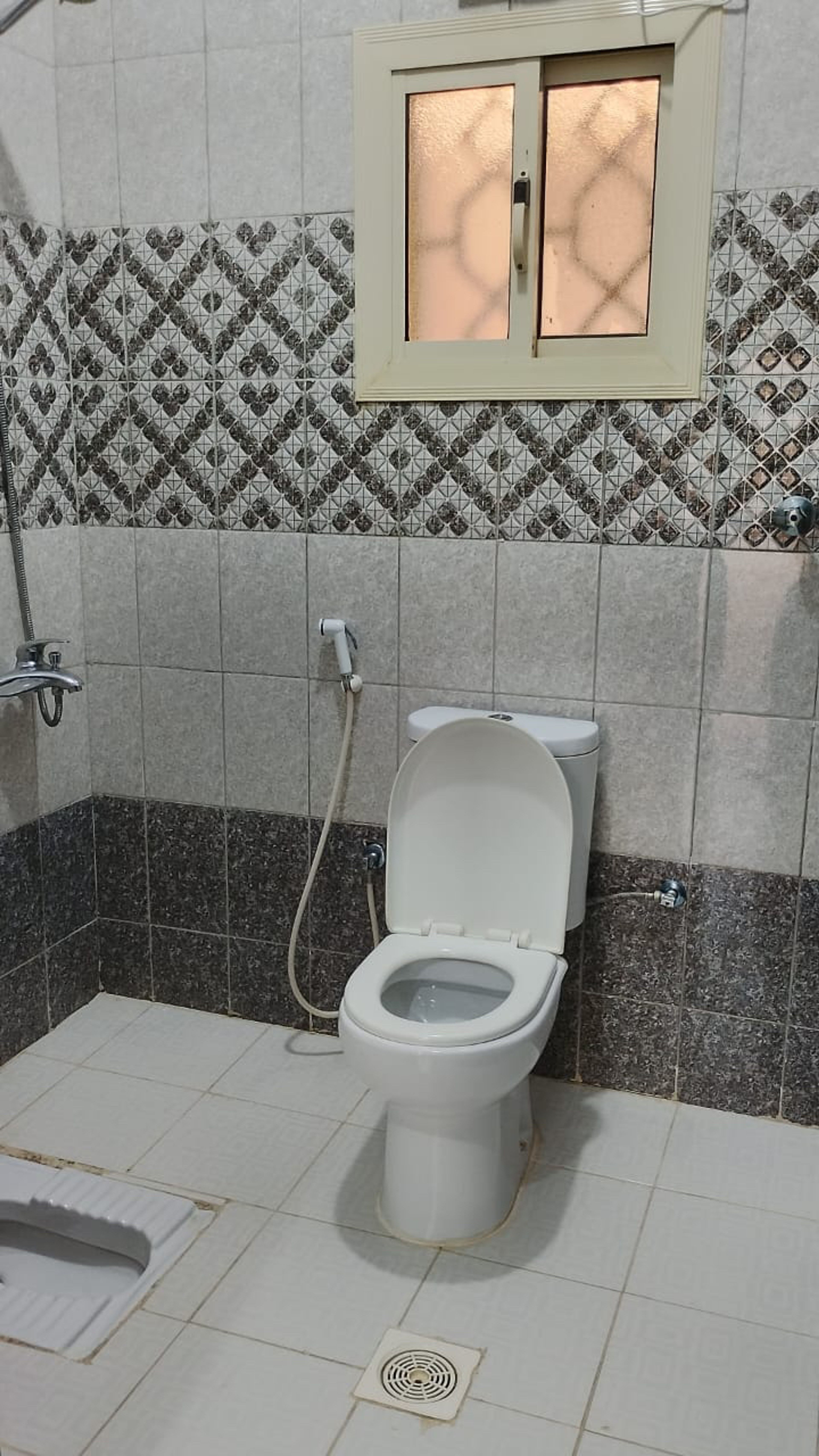https://img.gathern.co/1400x0/1/lgRB6yUwEFhp5rll-nDEUk0qO3pr5hZE.jpg