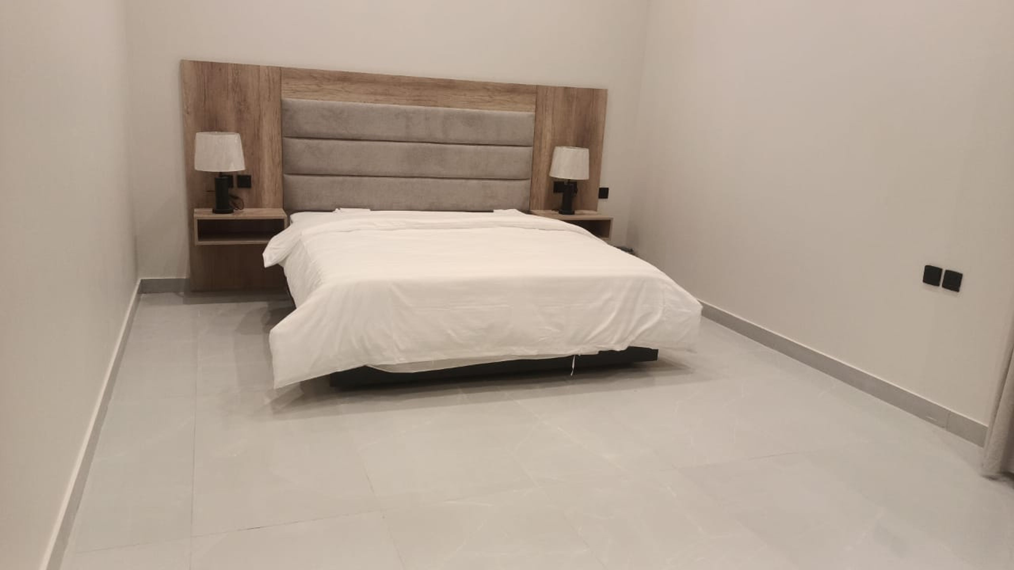 https://img.gathern.co/1400x0/1/lgRCxqZcJFMku1bViCDIibejXE2QS-SD.jpeg