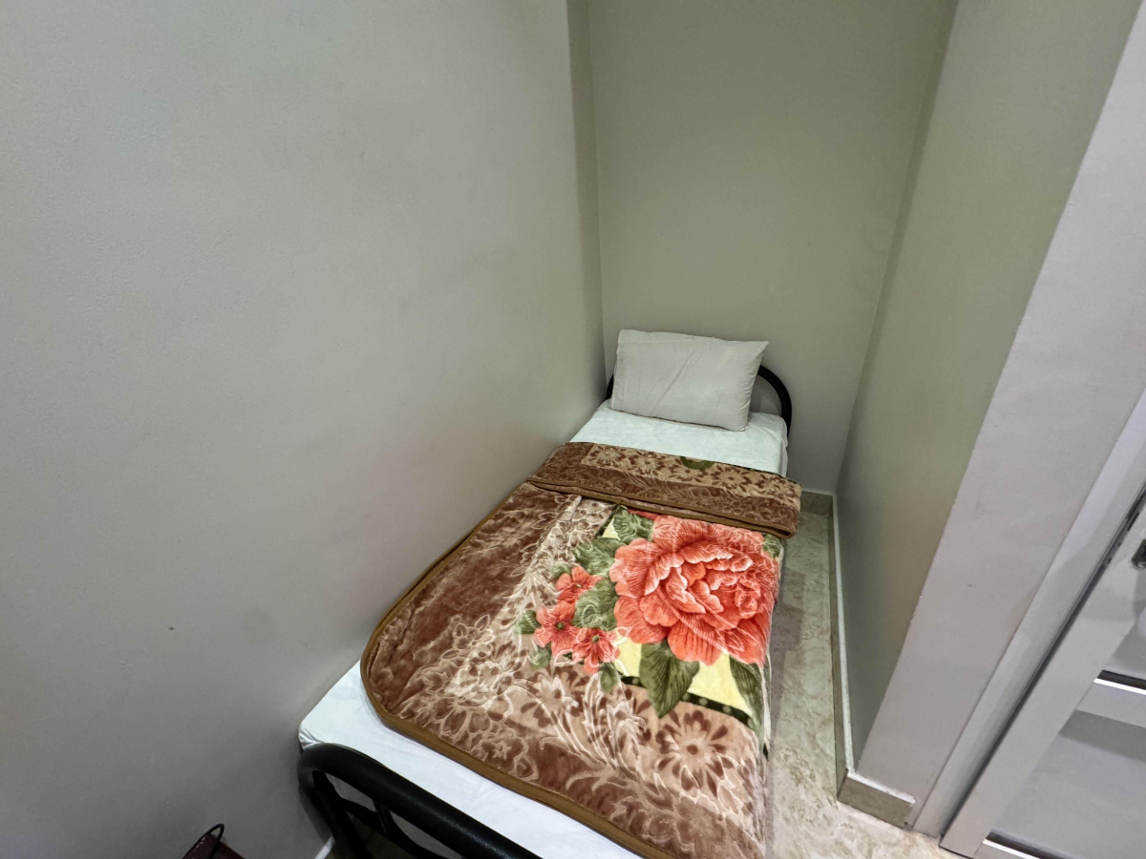 https://img.gathern.co/1400x0/1/lmlNjGxnvfjX07TPy7s8-ZLzgTRkwojP.jpg