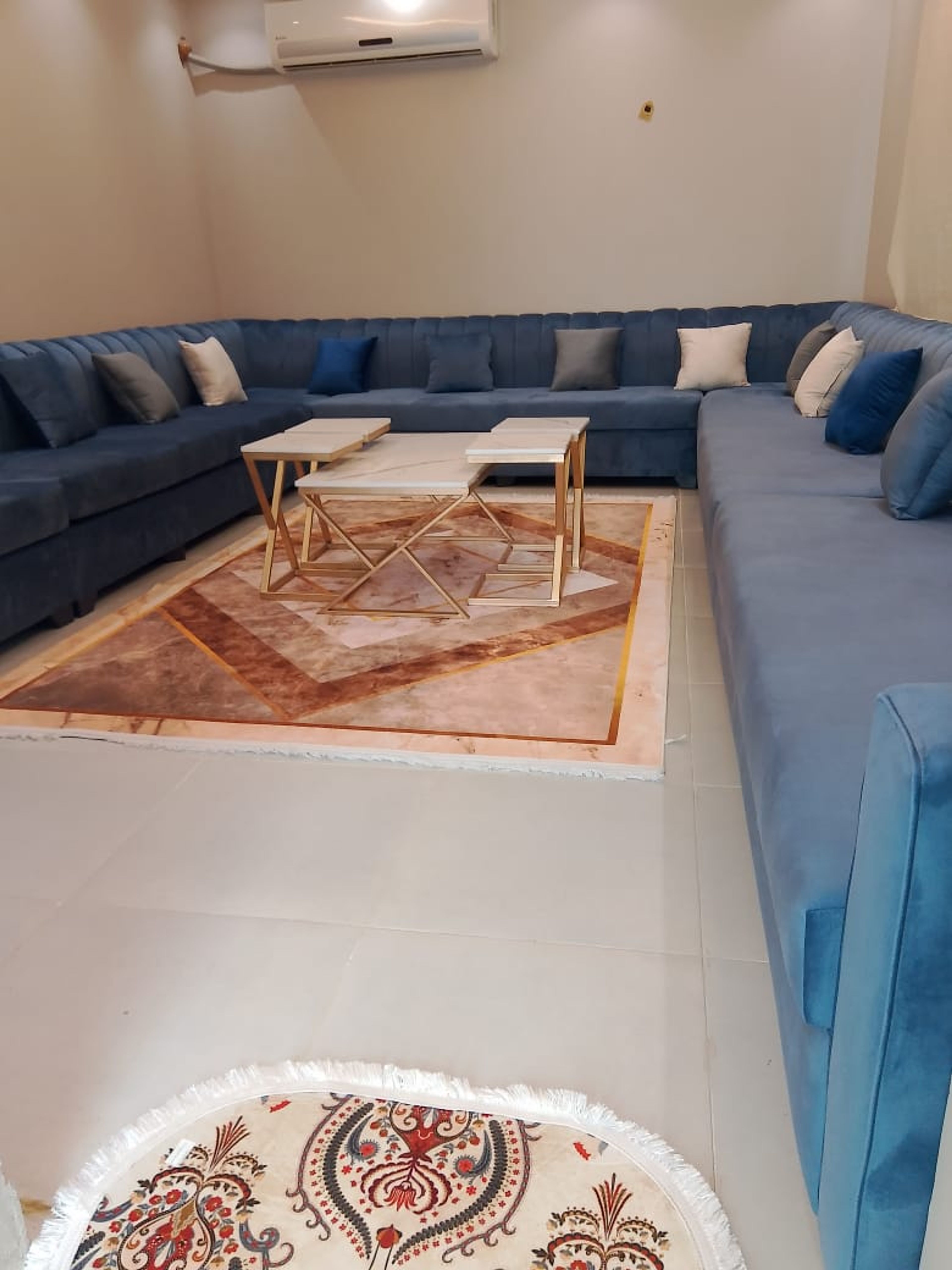 https://img.gathern.co/1400x0/1/lwaIJPzY-94qAvSF9hCF79sR51xuUwgU.jpg