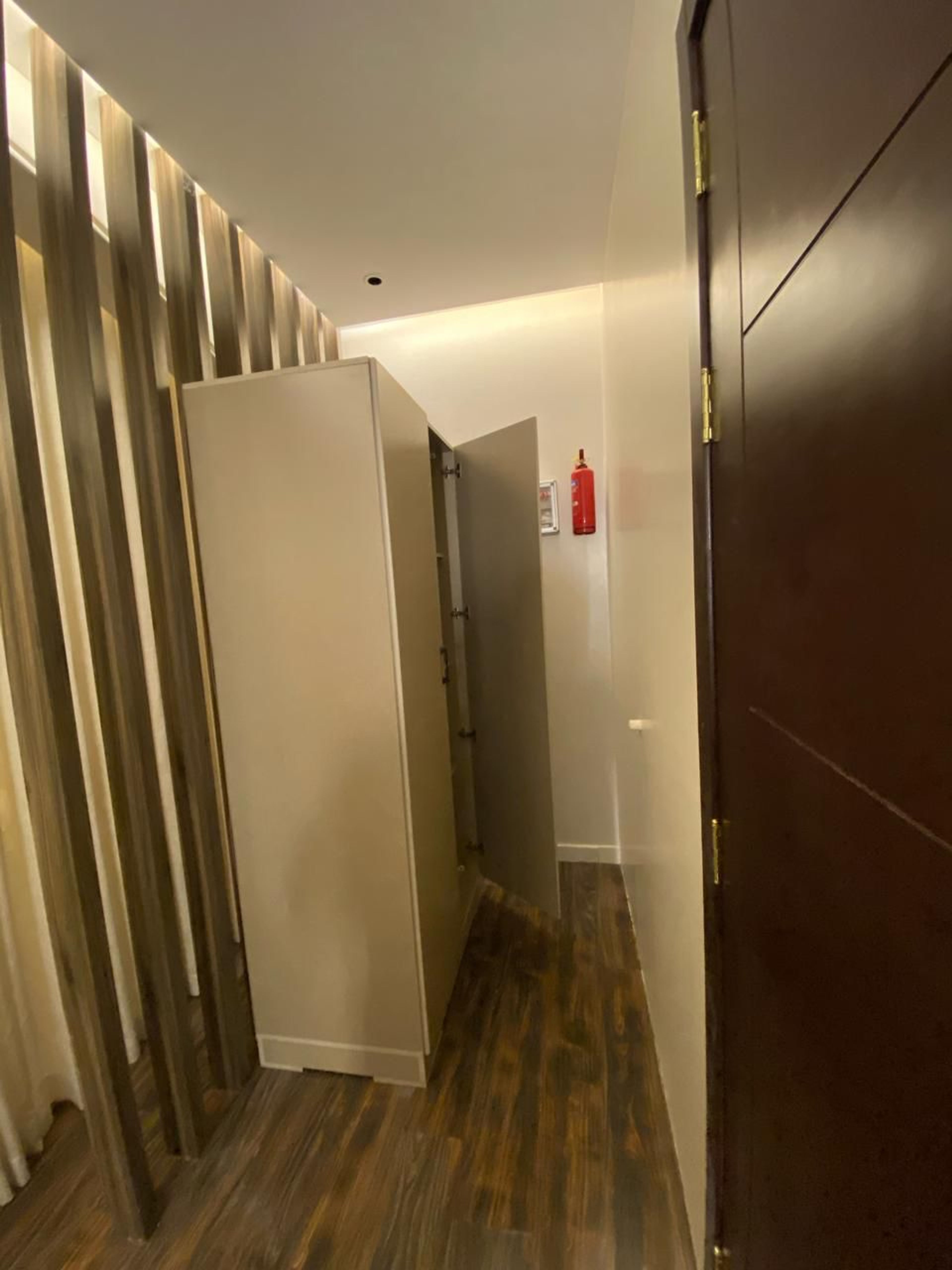 https://img.gathern.co/1400x0/1/lx-hyE1Pv7hXIxtiuw7R87teLqtlpPFY.jpg
