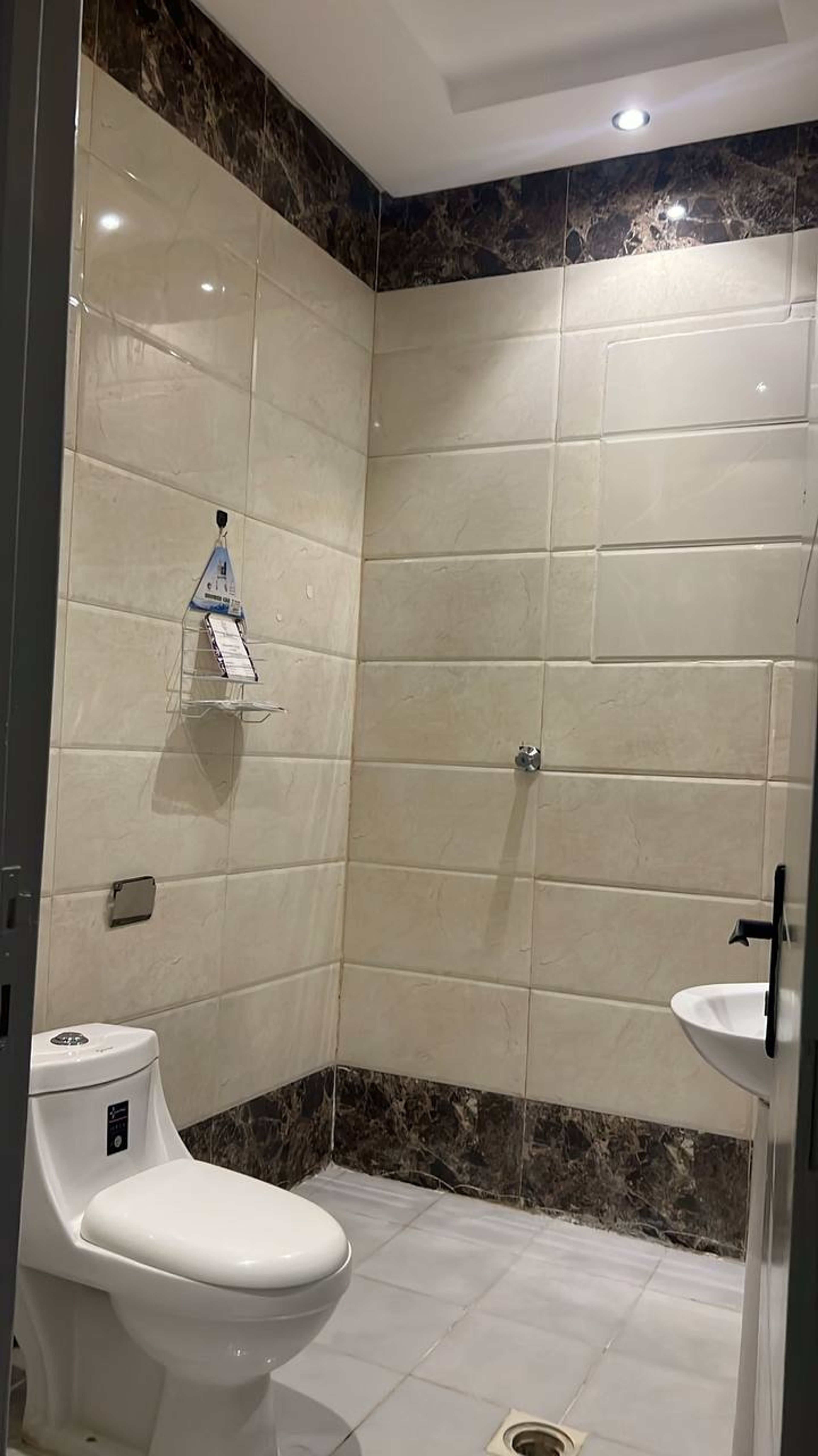 https://img.gathern.co/1400x0/1/m3r55-d3SCVNLNOhgZGVYy_F6UiEEUbT.jpg