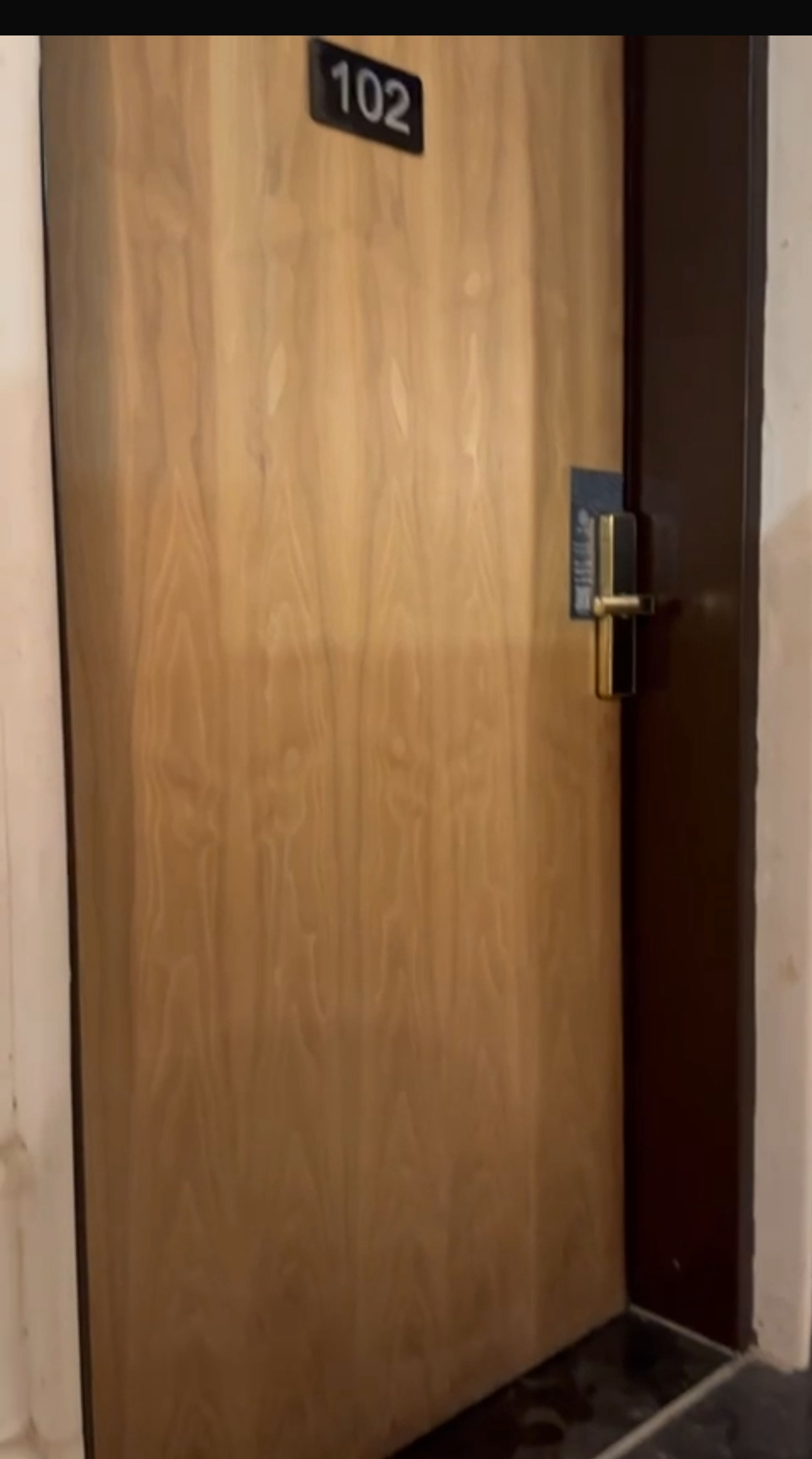 https://img.gathern.co/1024x0/1/m5XgiKShKyRCiaOar6BsZrYFJVbCi2d4.jpg