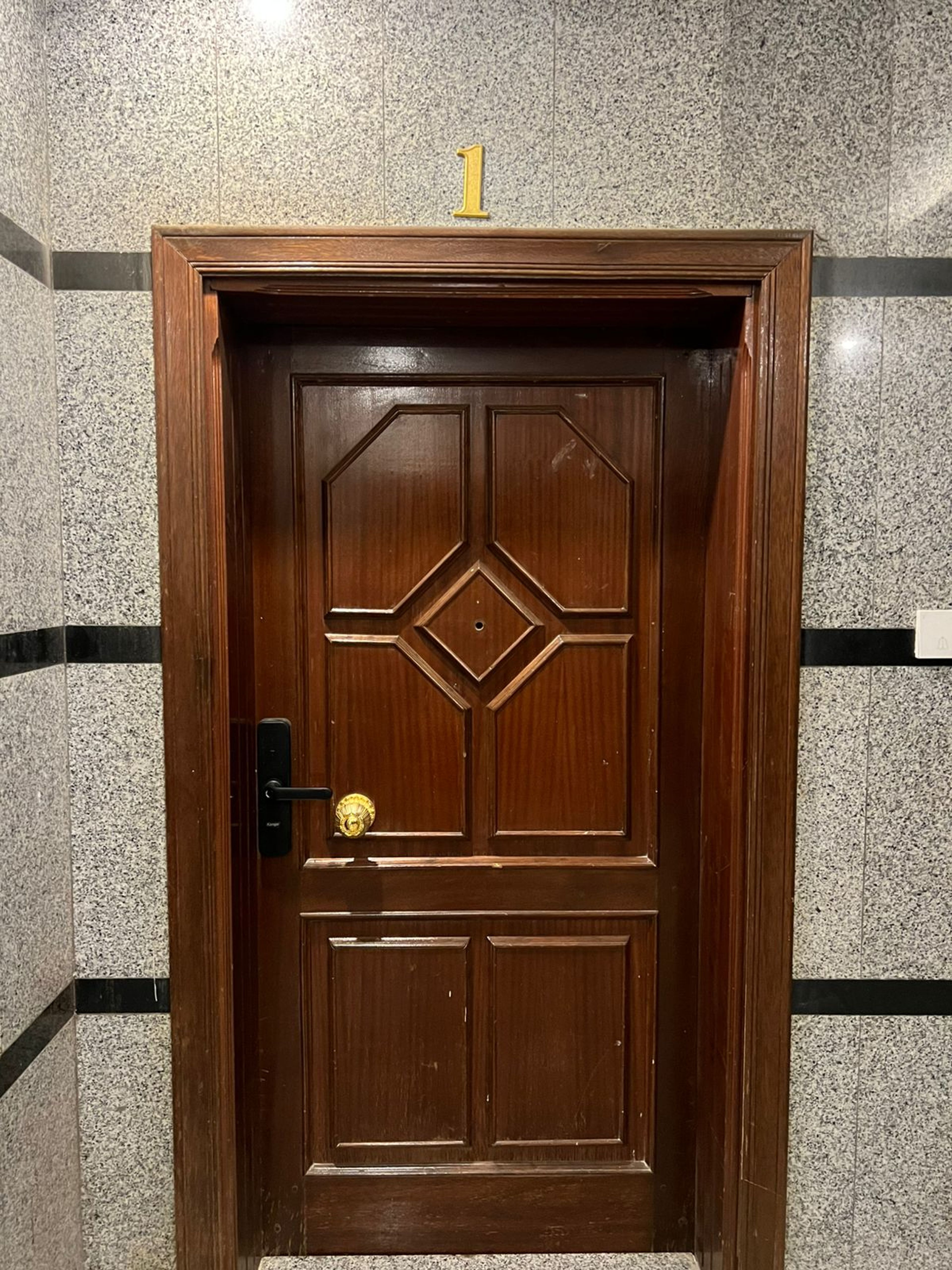 https://img.gathern.co/1400x0/1/mPNI127fhB4Hn7BQB50IQJSf18vXLt6T.jpg
