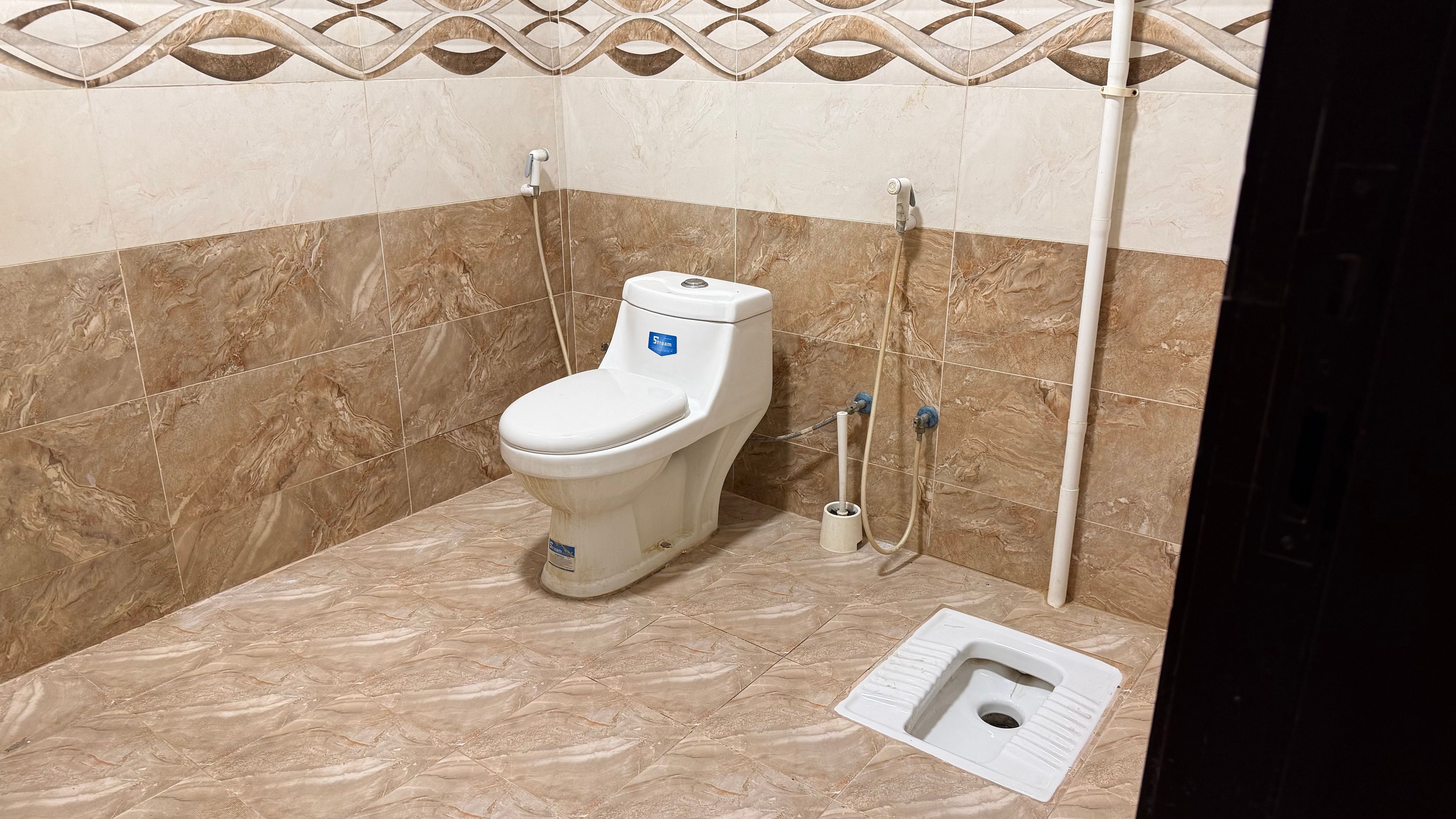 https://img.gathern.co/1400x0/1/mRCSbEnMJPD3gj9Ii20czU6ReNc0_2xF.jpg