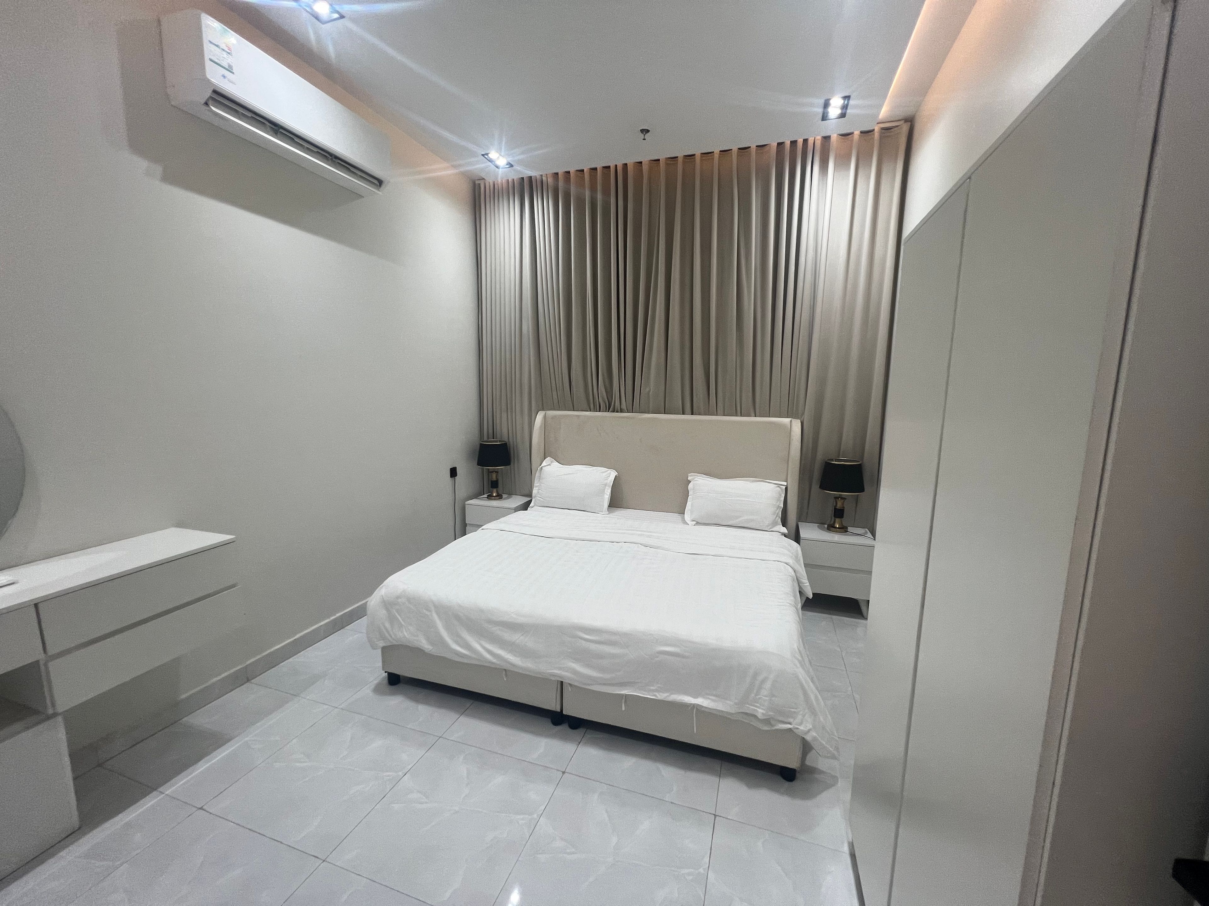 https://img.gathern.co/1400x0/1/miONzf4bEdqIKhA0qr9EWBRCyvmIRrhd.jpeg
