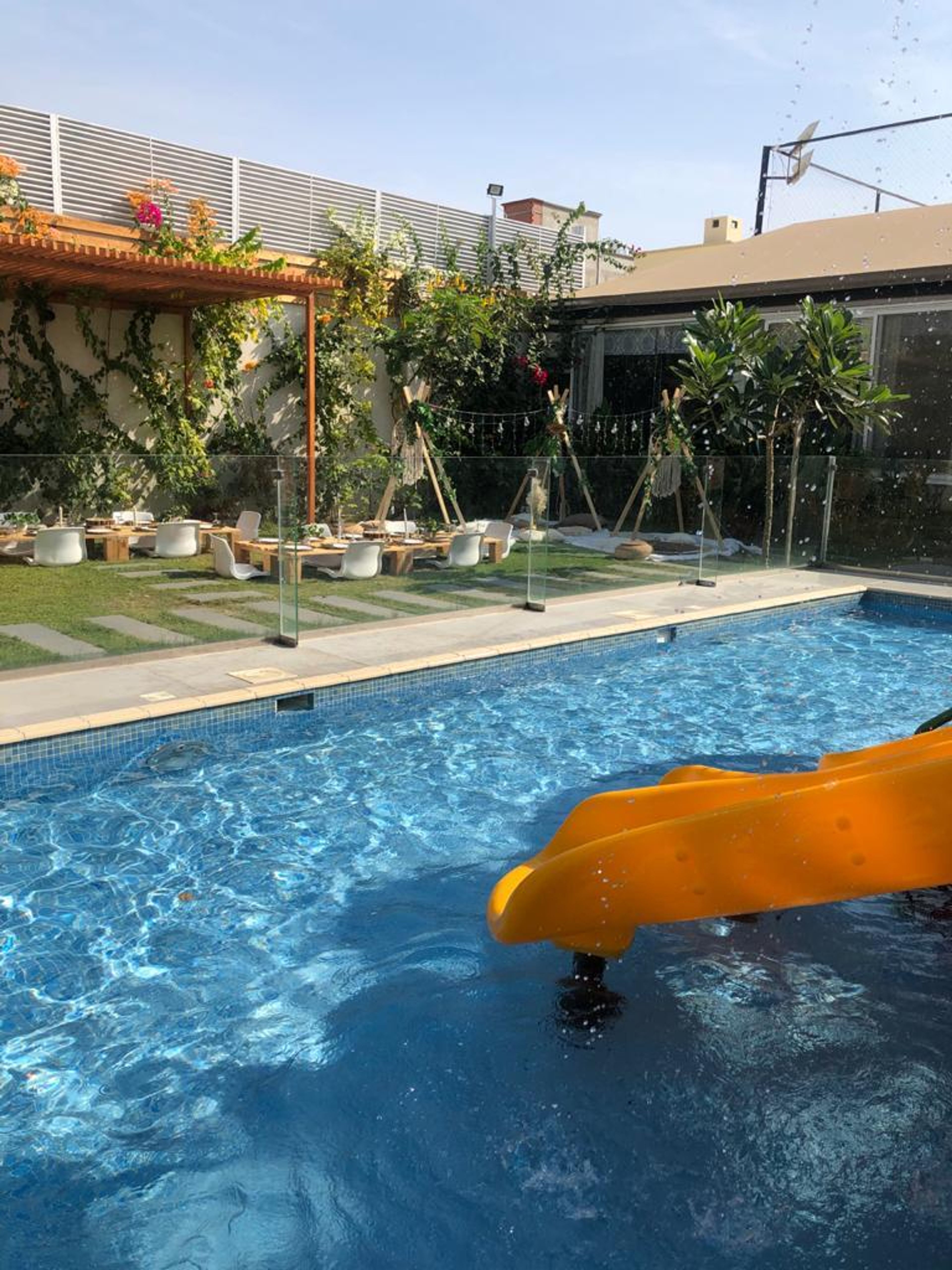 https://img.gathern.co/1400x0/1/mqLLBTeOW_2rvw3E5yTkaeBHs_omullS.jpeg