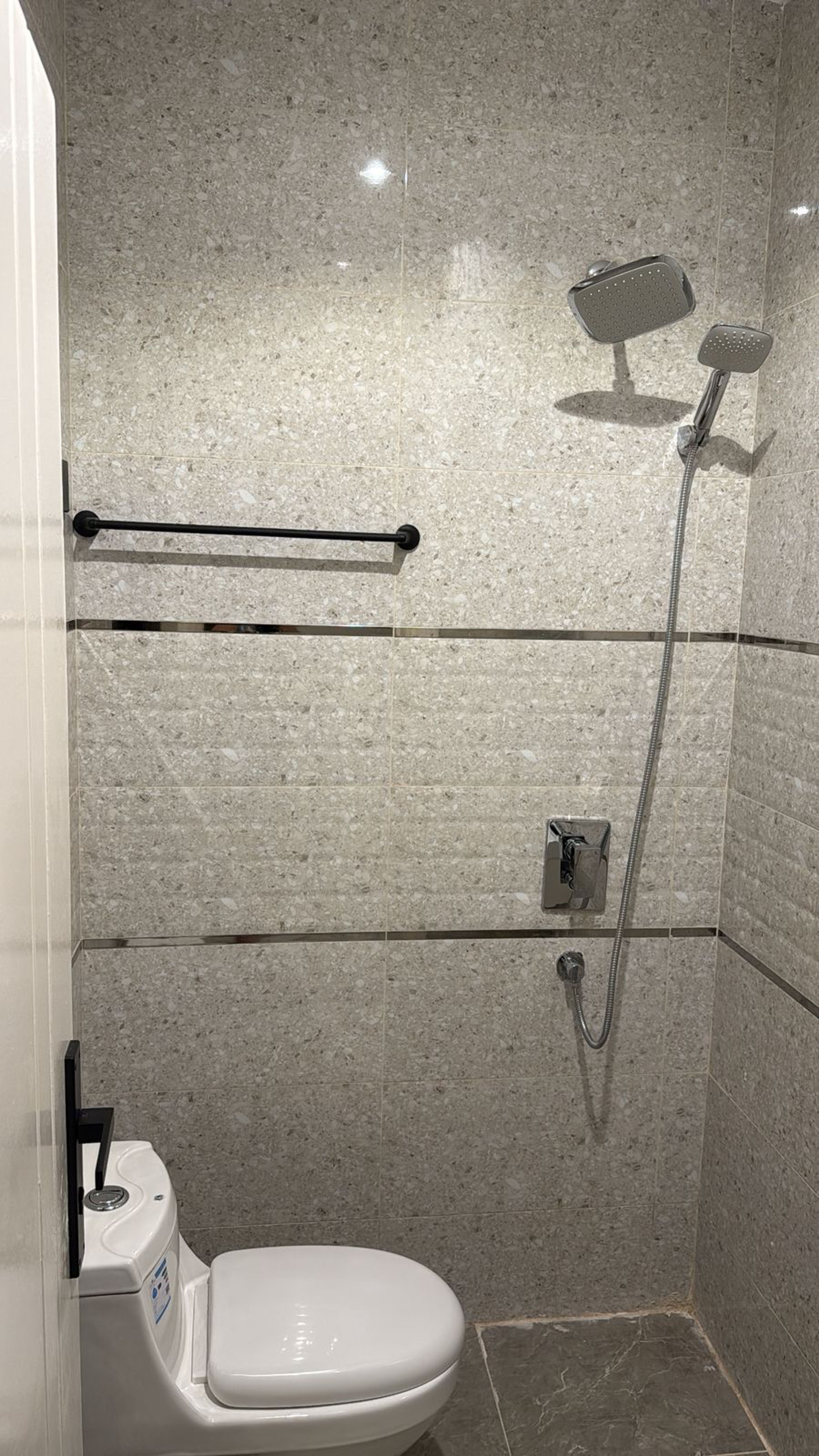 https://img.gathern.co/1400x0/1/mxh_2ZUodMCQUfDZnGAA45PBXiyFkvh5.jpg