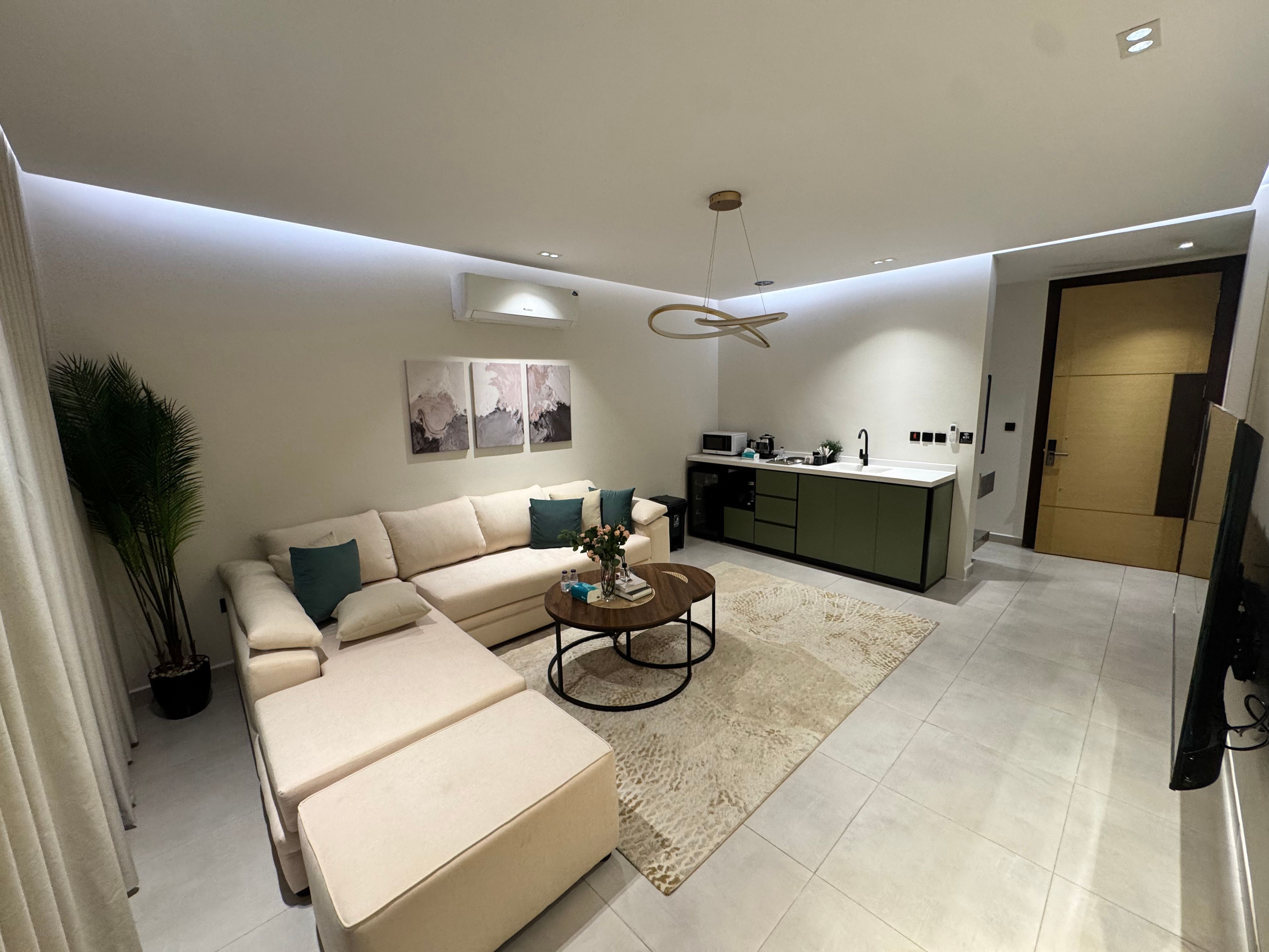 https://img.gathern.co/1024x0/1/nUHLxgweY2LTsdtxFZUOZm9_9qDBnM4A.jpg