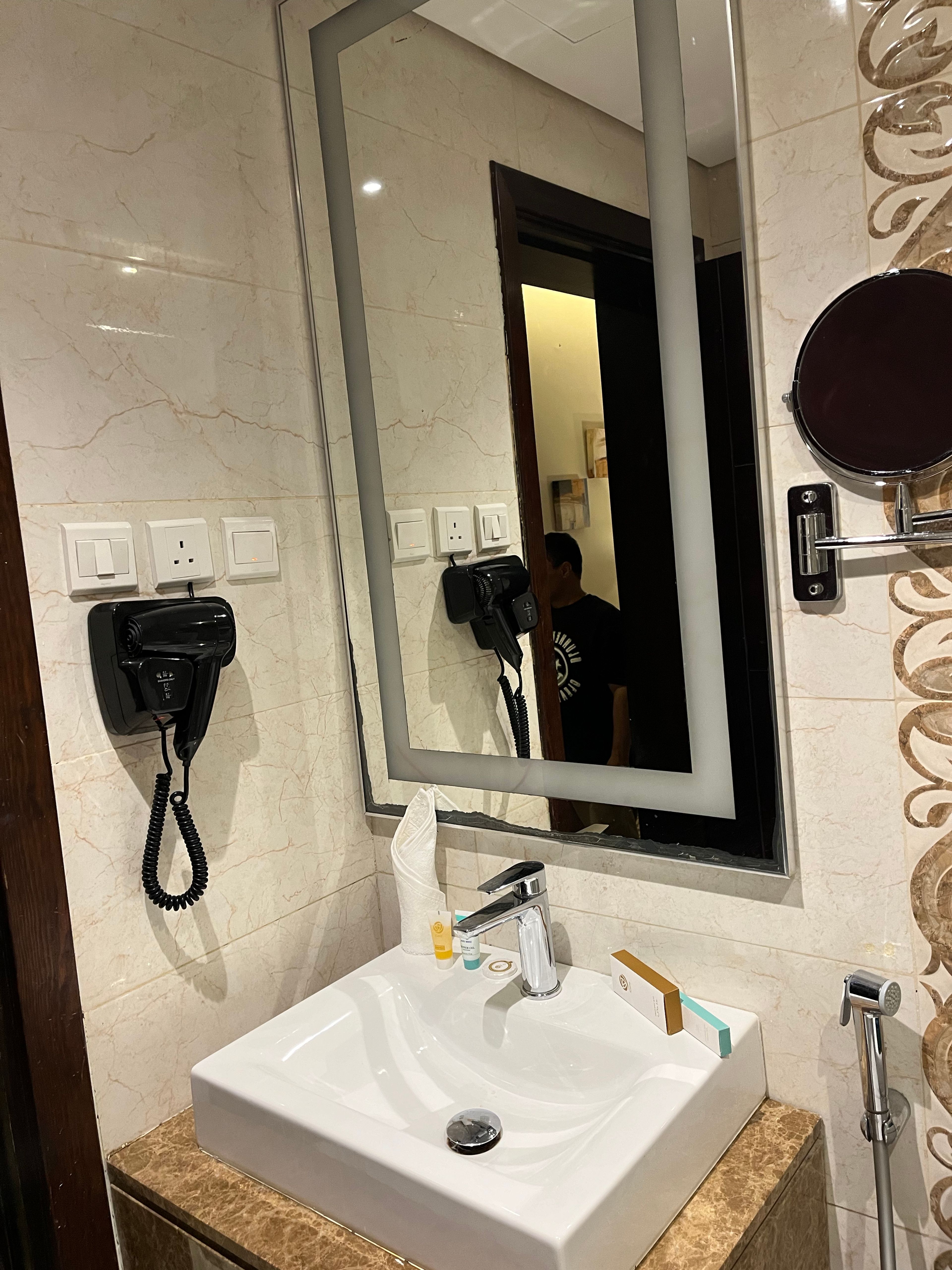 https://img.gathern.co/1024x0/1/nd9y27D9_K0RrxhQYKics5s-txL-THo4.jpg