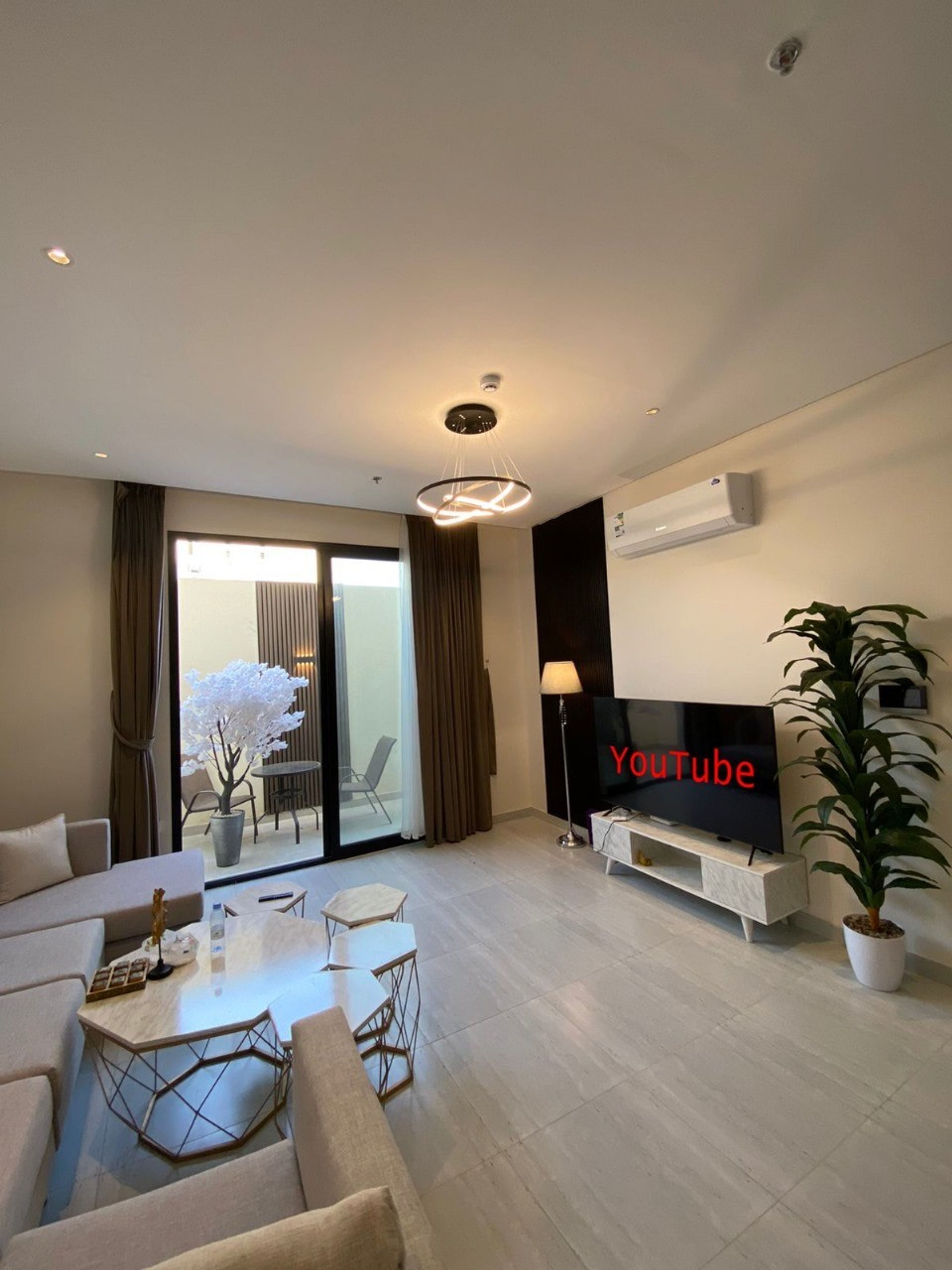 https://img.gathern.co/1400x0/1/niVWt_fiX3KFBurFJAI9I8q9syzcZUGx.jpg
