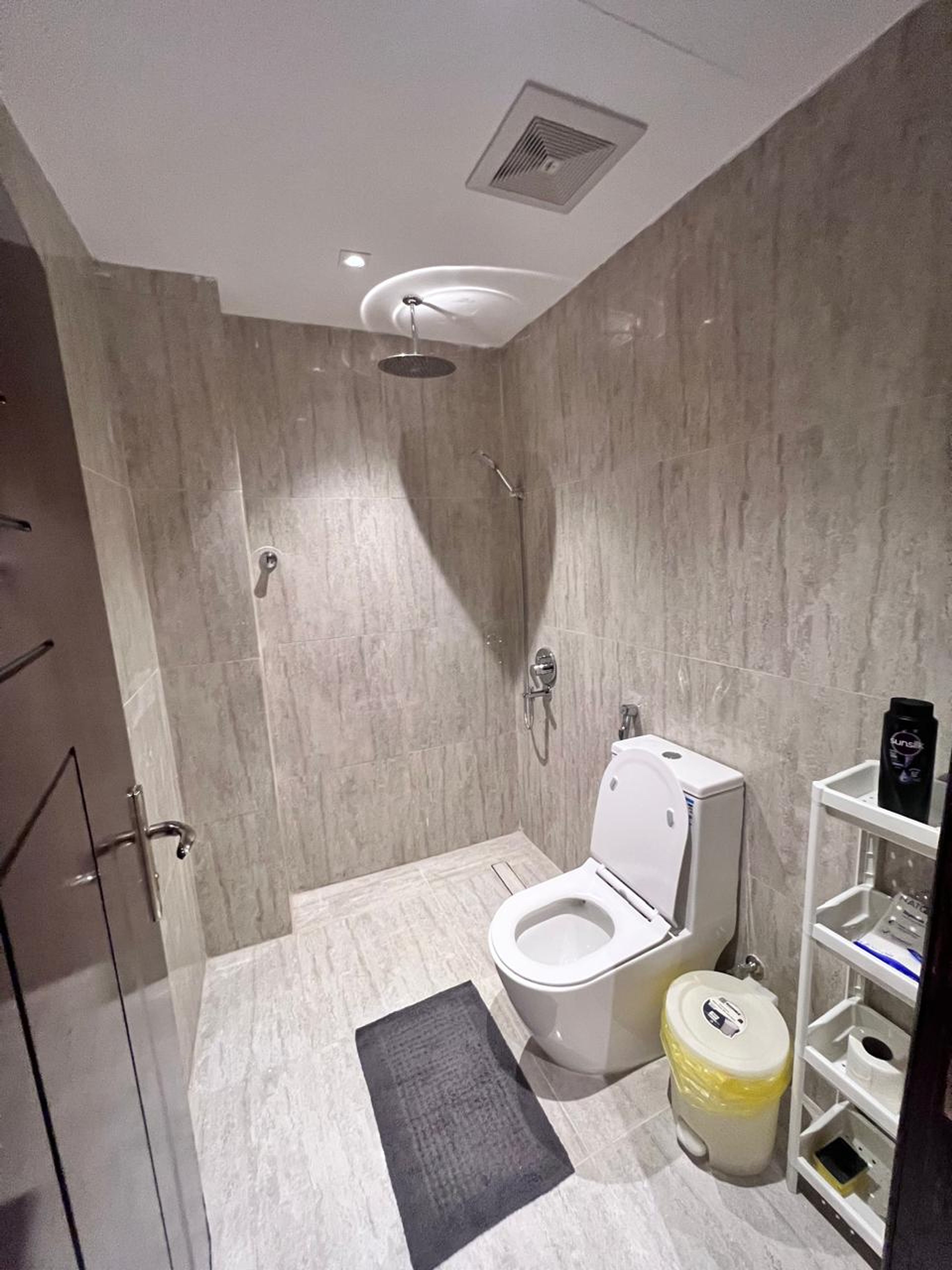 https://img.gathern.co/1400x0/1/npD5H137zCgVeWfYL9TqwgHrBhAoph3J.jpeg