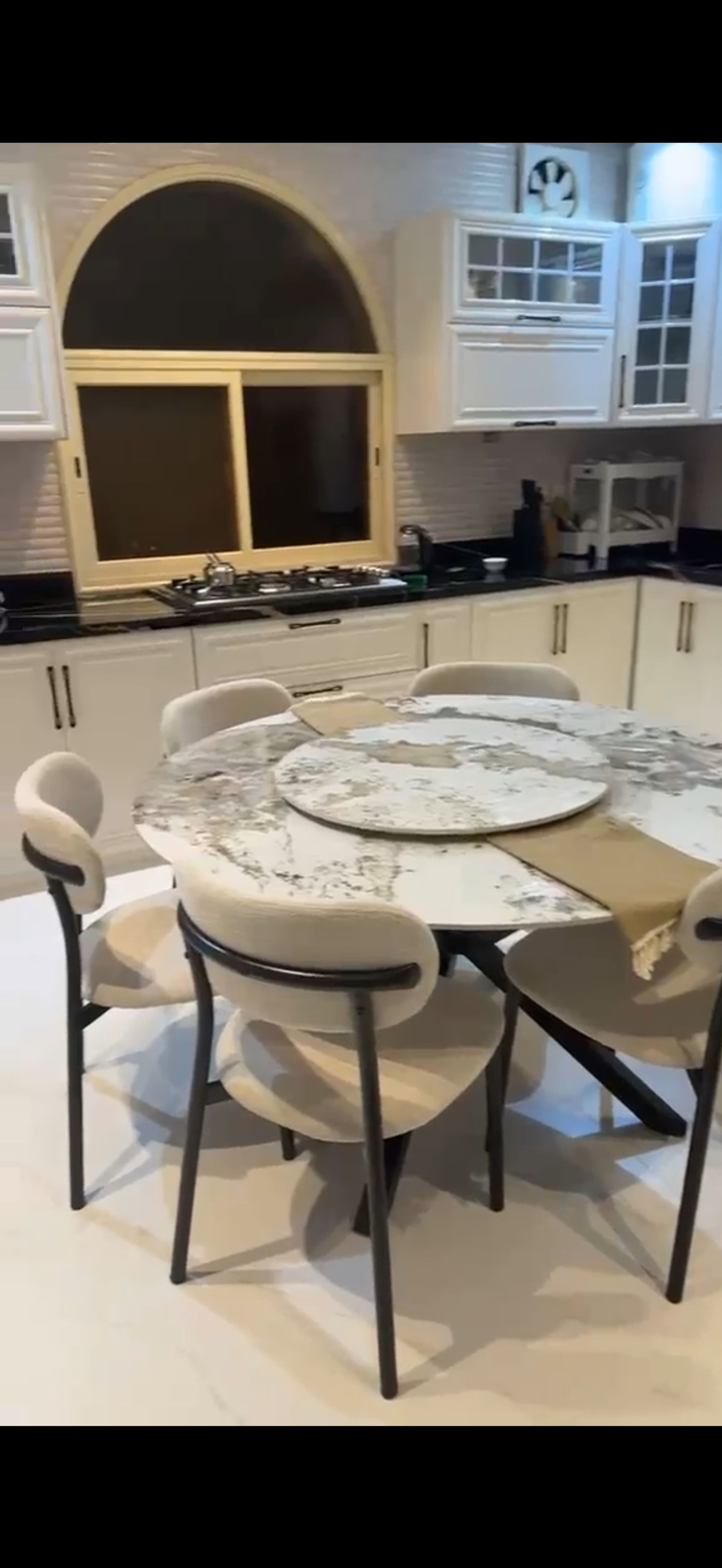 https://img.gathern.co/1024x0/1/o1T33PqlAmaYn98OKcu_pgNZR-EC1kyv.jpg