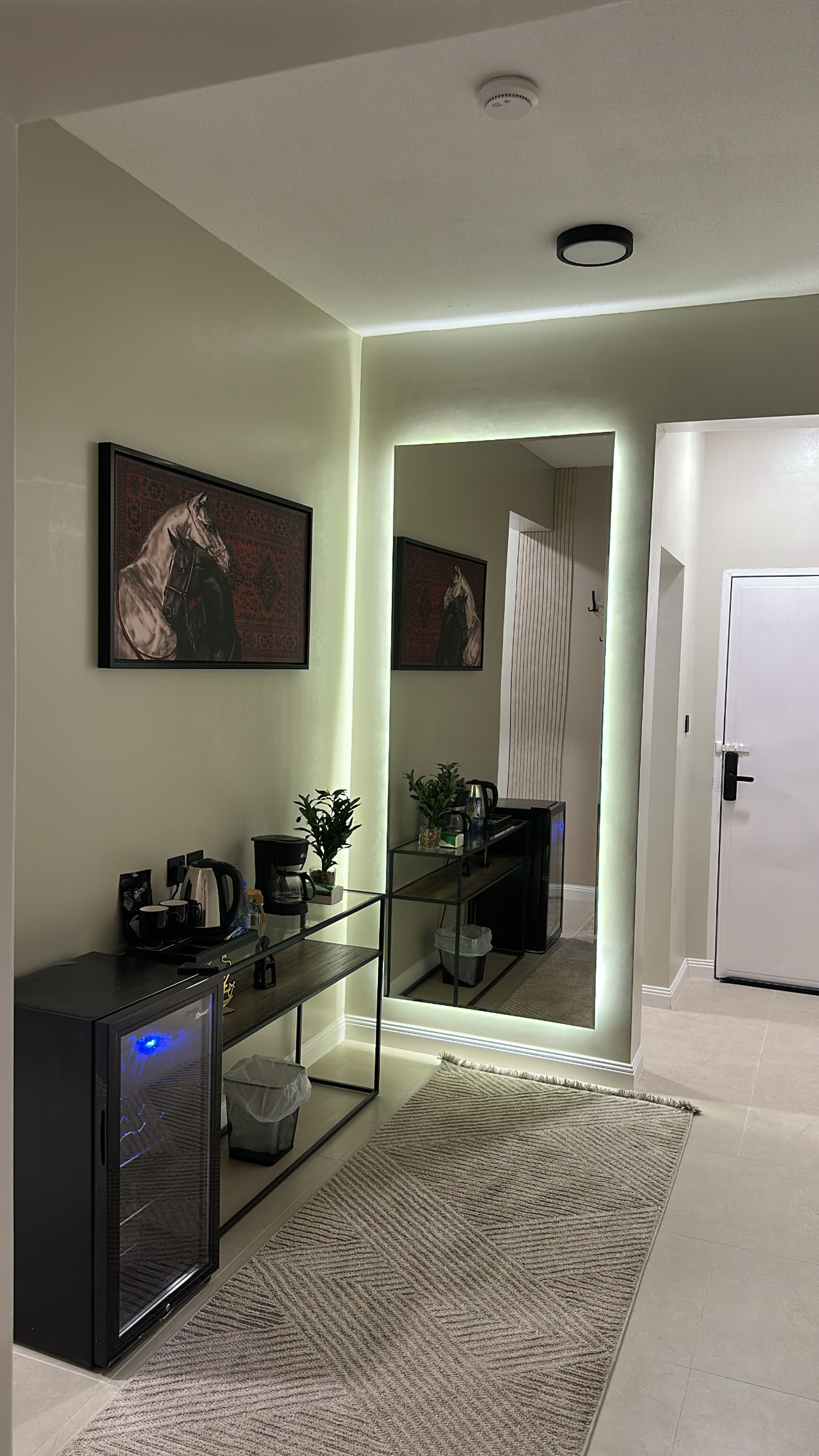 https://img.gathern.co/1400x0/1/p2Cm2KxBpzyElwm4jBfY5QU0VVamRnB3.jpg