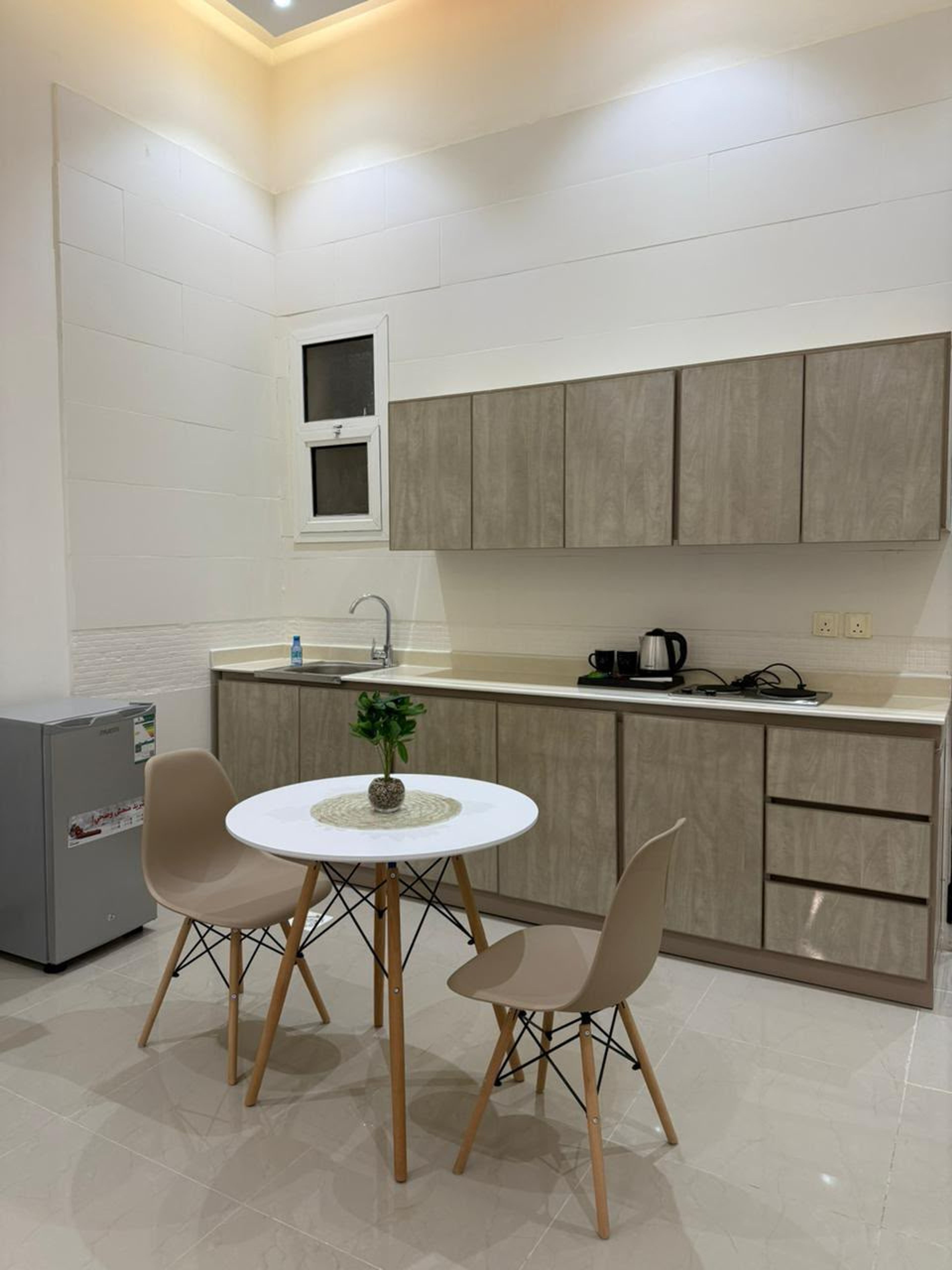 https://img.gathern.co/1024x0/1/pBuNwh_obSVzw-pv3XjYG7v03h5e5cm9.jpg