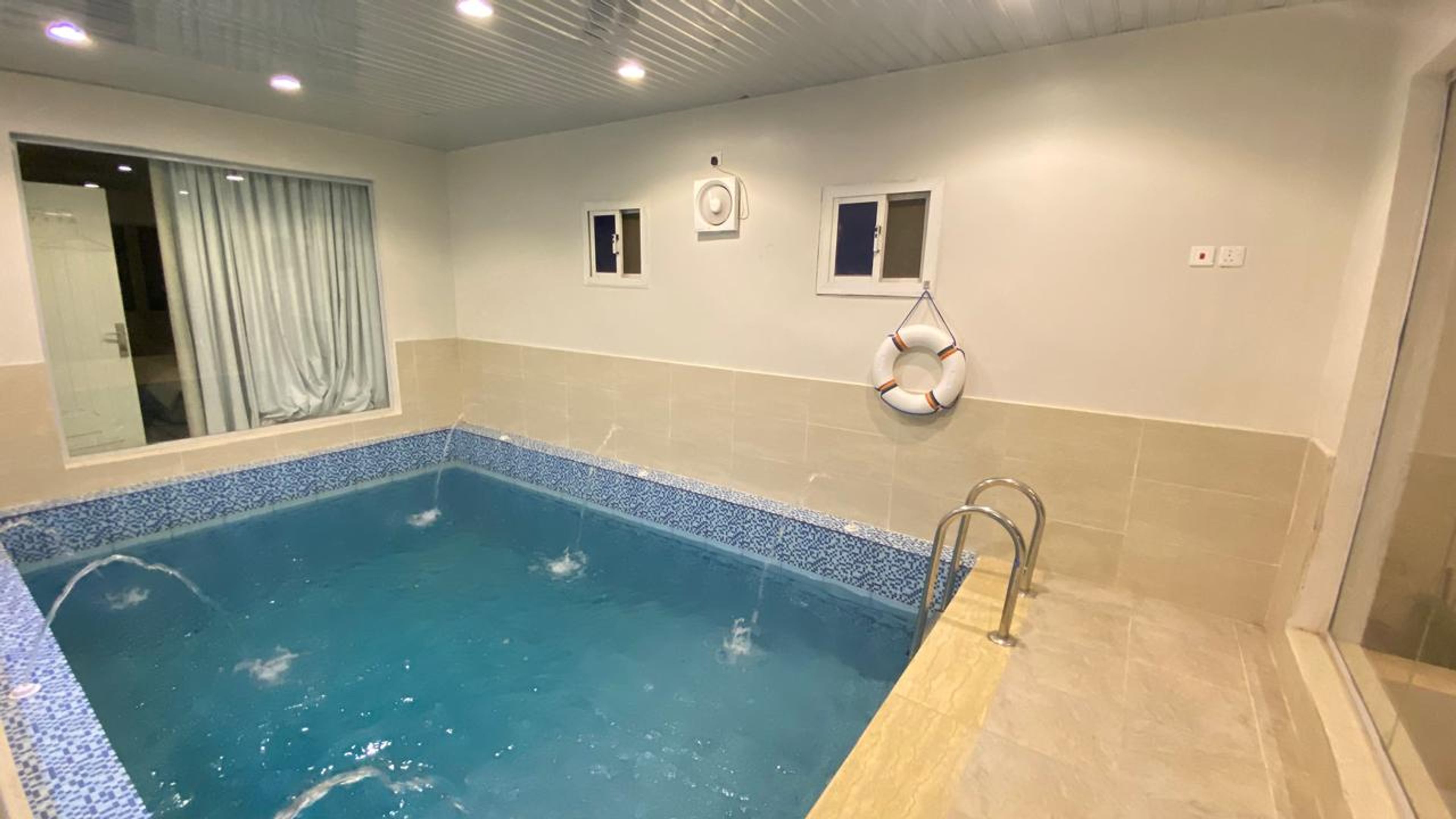 https://img.gathern.co/1400x0/1/pO4jvlpJXdfsr6HUELIXAV1OpkCftaFX.jpg