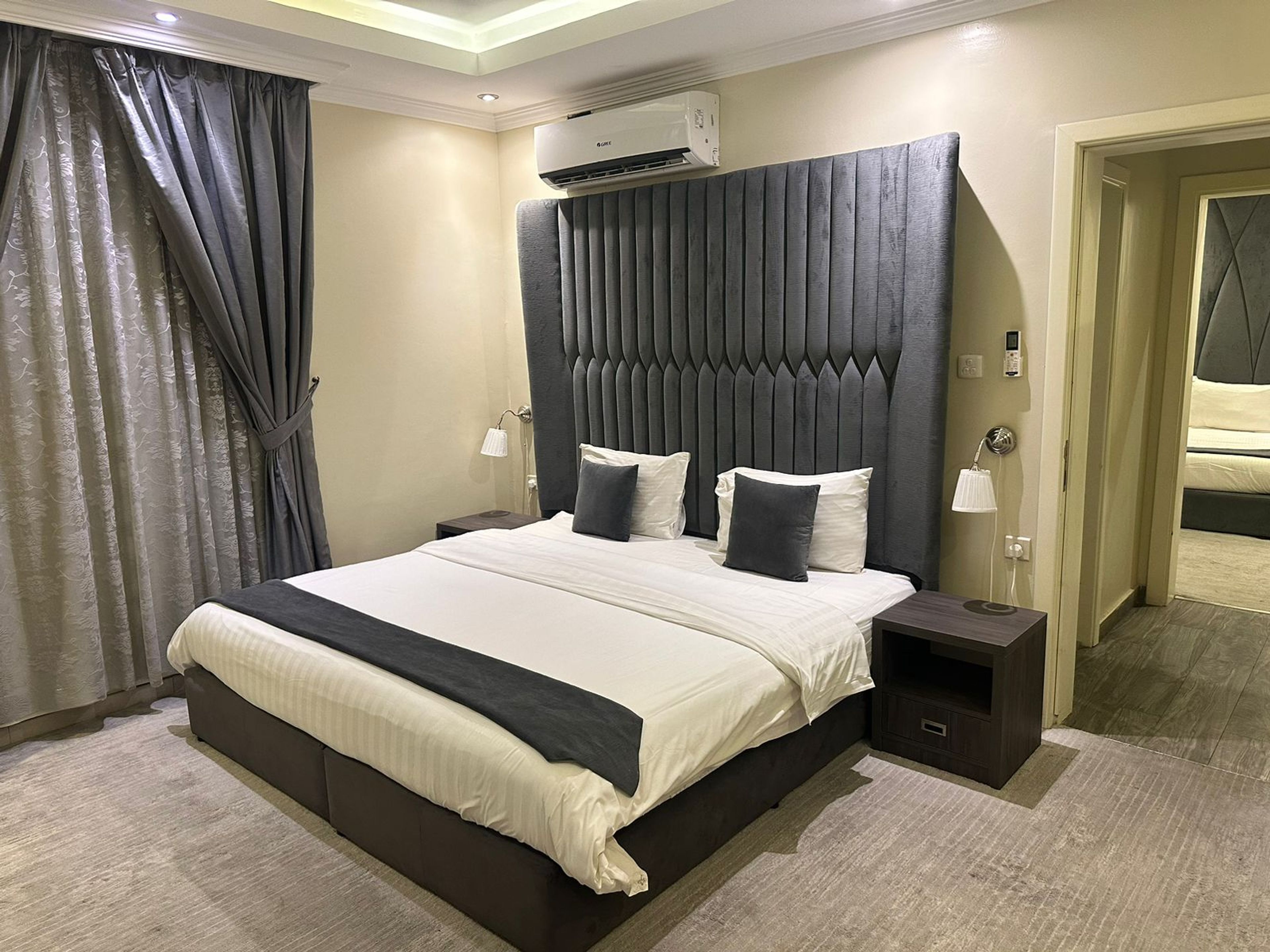 https://img.gathern.co/1400x0/1/pQZVx0qrOJ08-9_HHs_IUMTwKvr0TBOH.jpeg
