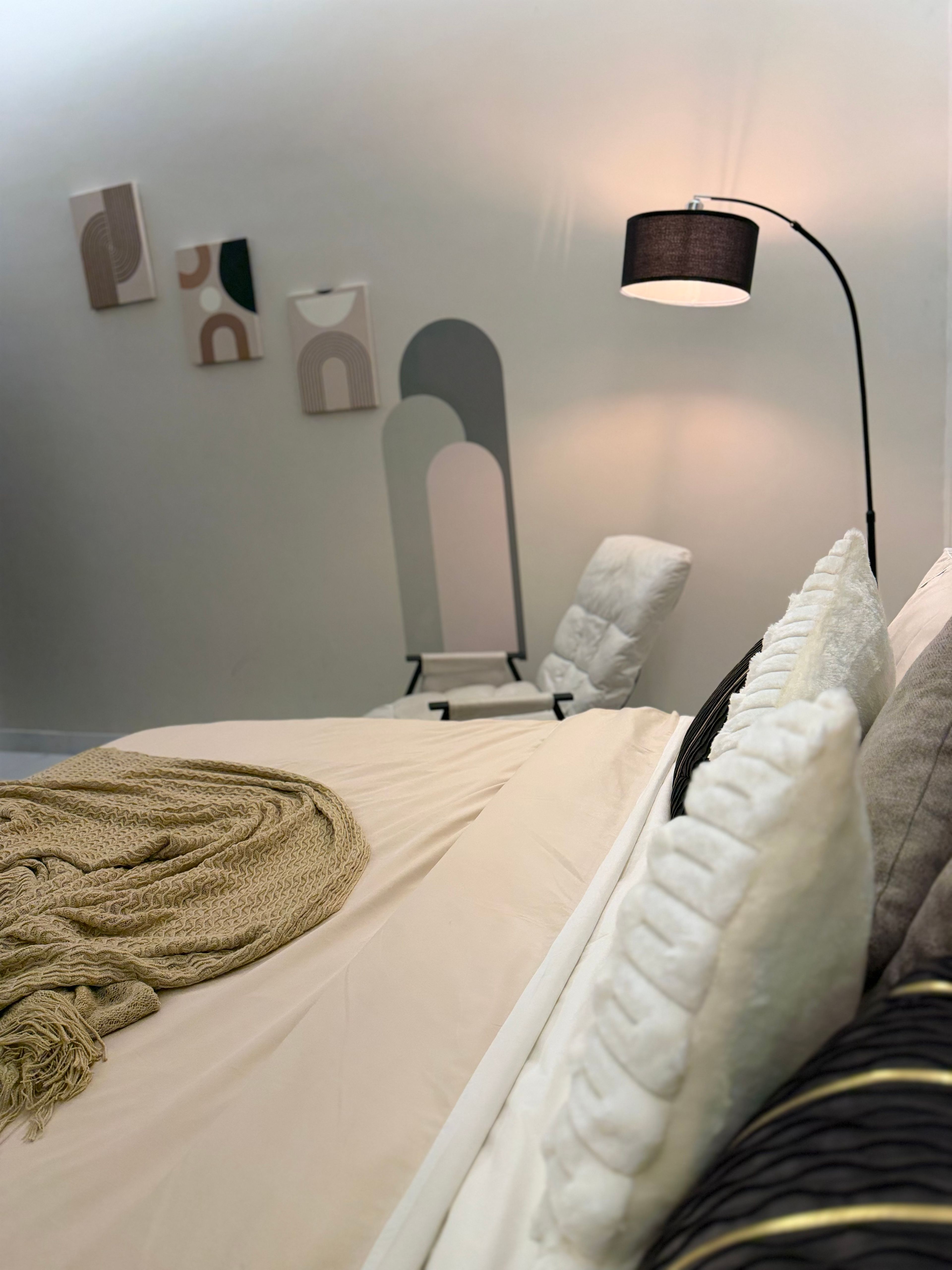https://img.gathern.co/1024x0/1/pRvJ4tT4l214X6w1Ij_5AtSch28v4BeD.jpg