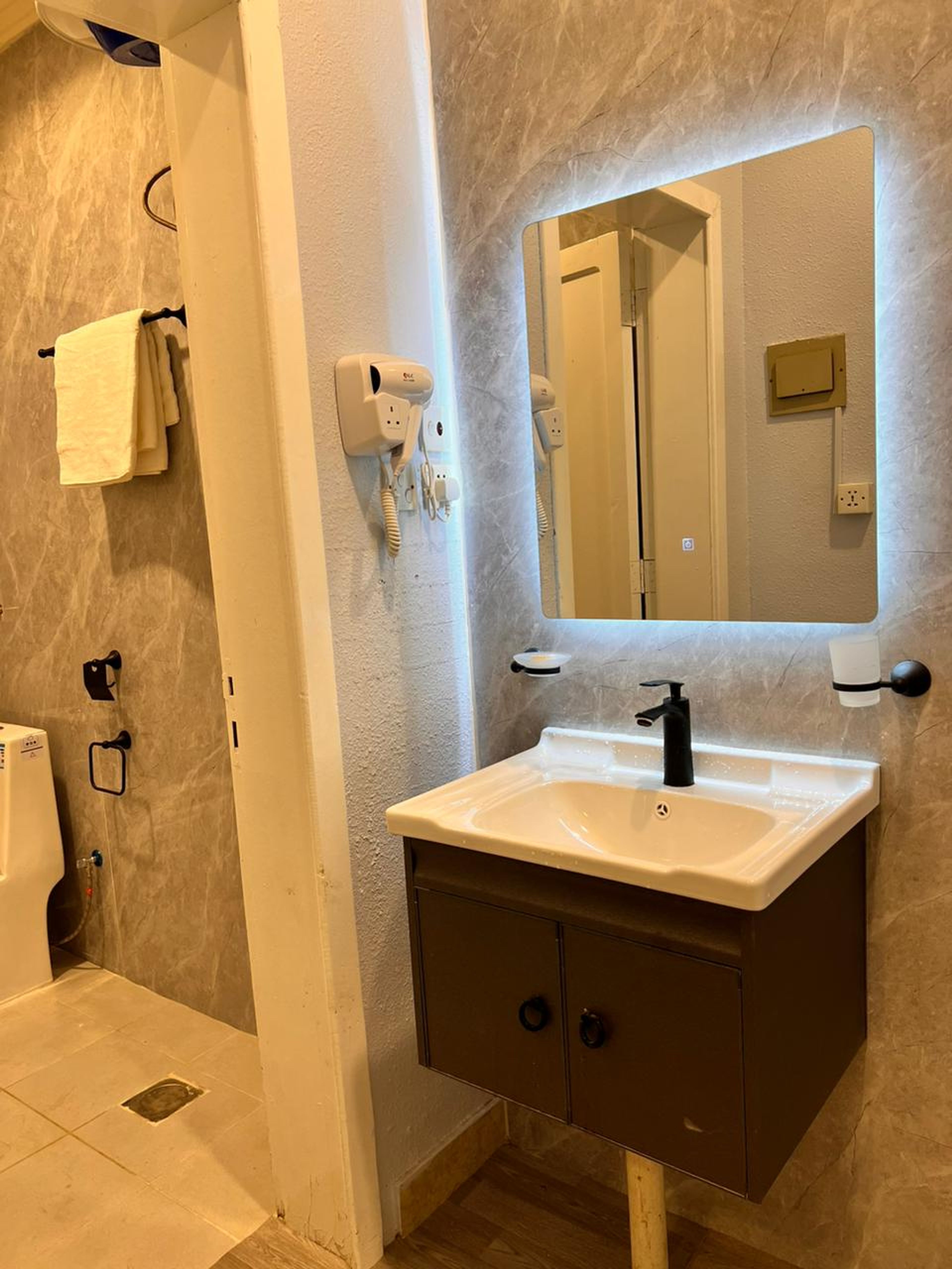 https://img.gathern.co/1400x0/1/pV52pzKayn2gqsJBKNZPUwh5oIl2X4en.jpg