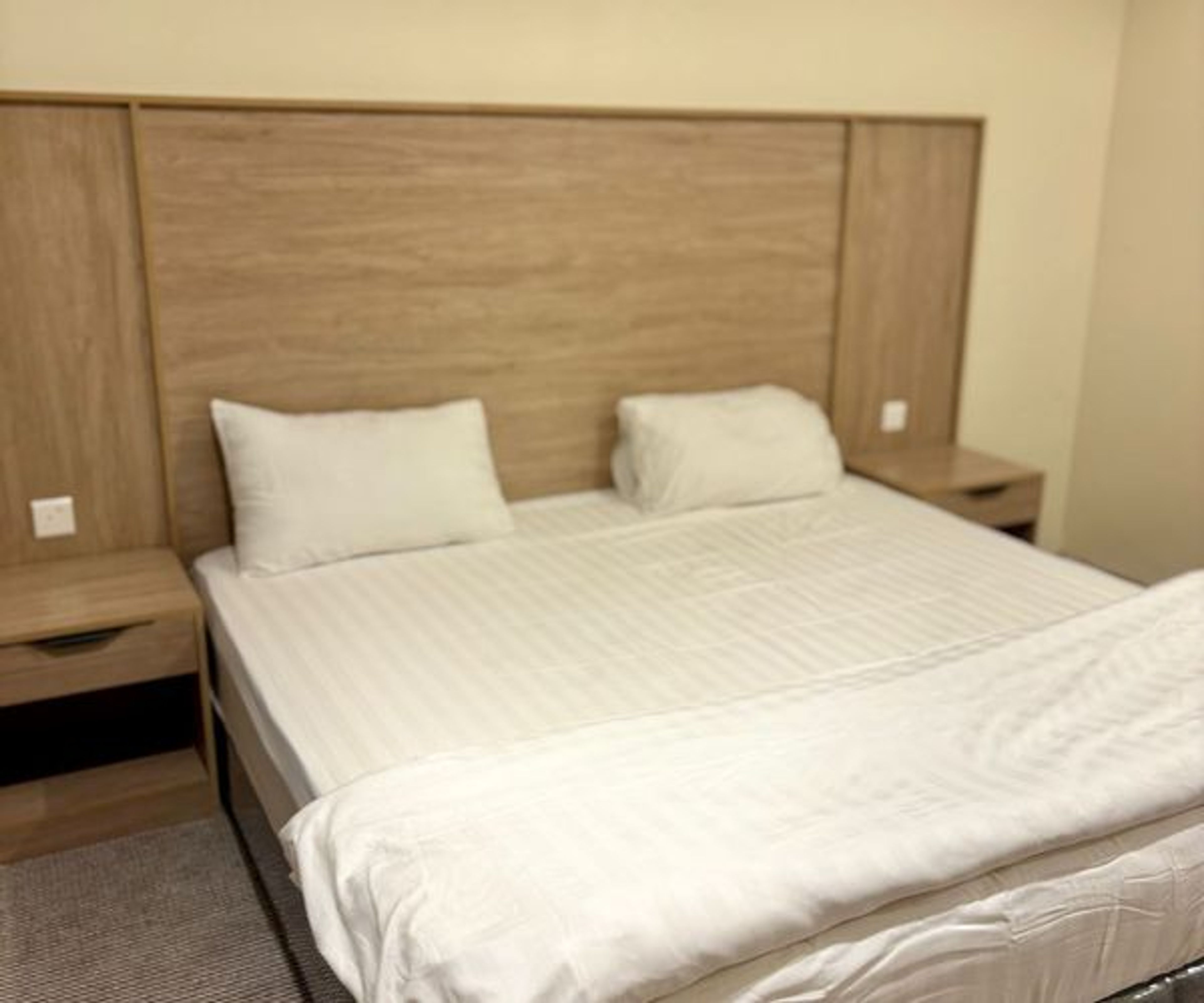 https://img.gathern.co/1024x0/1/pZCzHP3wf-UQ4KqBv85y_A7Xgh61hxje.jpg